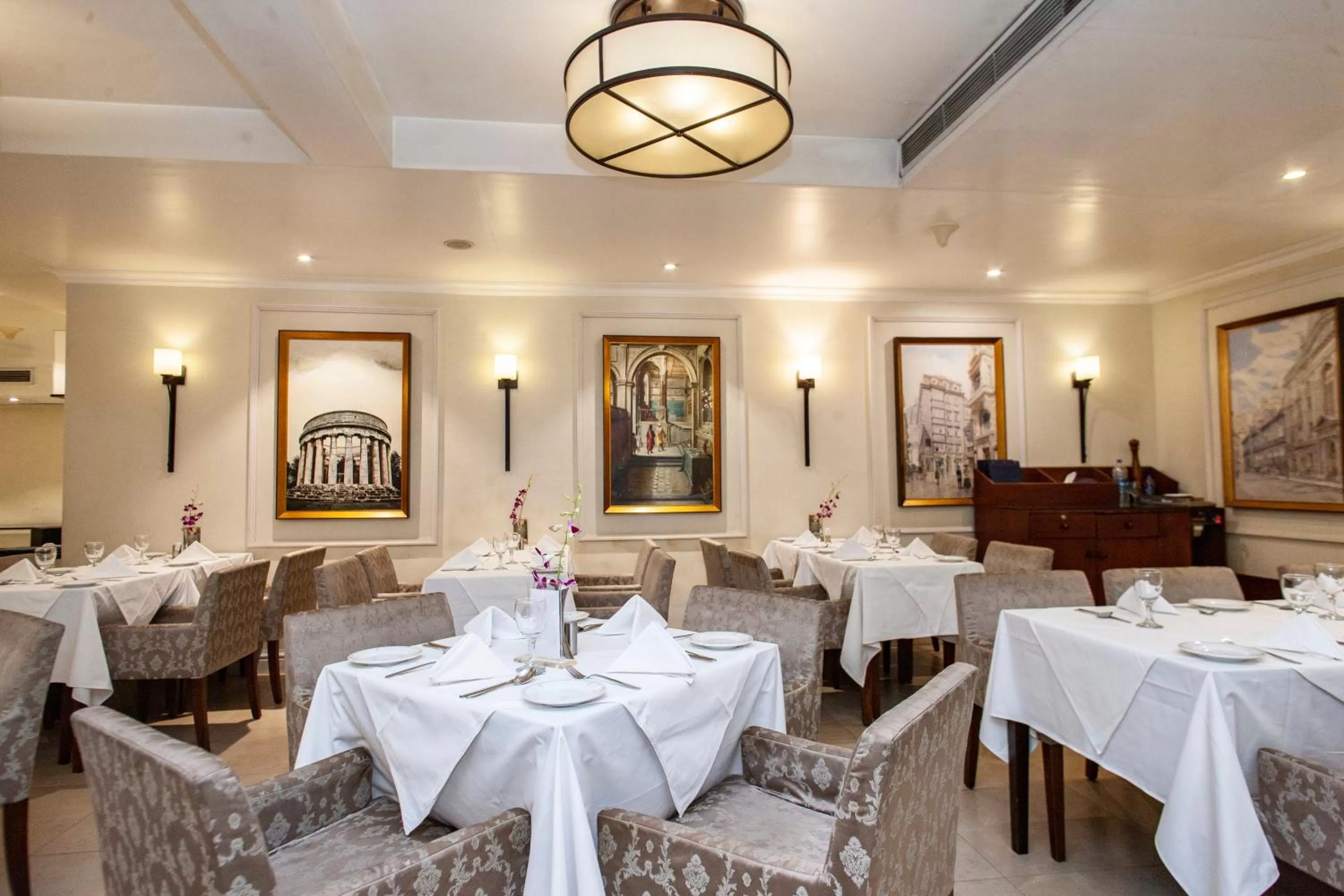 Restaurant/places to eat in Royal Park Residence Hotel