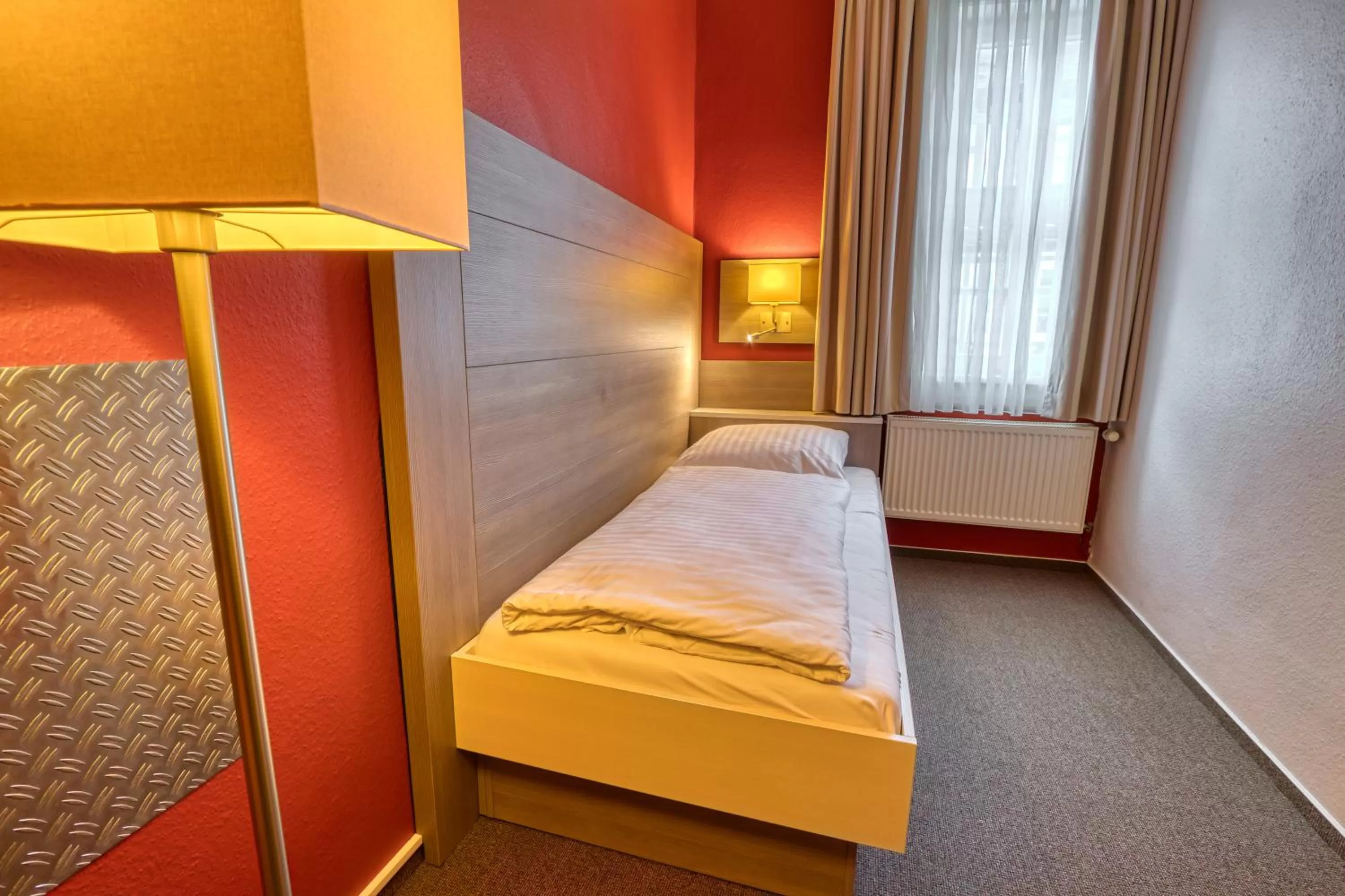 Bedroom, Bed in Hotel Goldene Krone