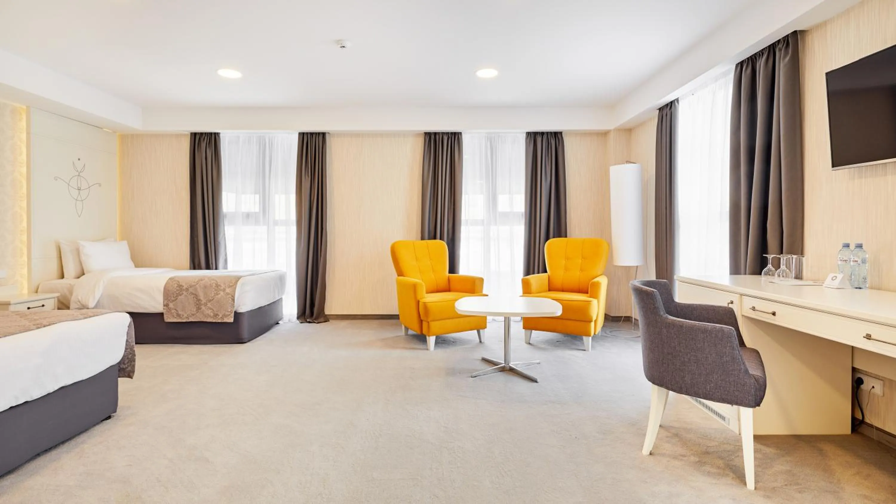 Seating area, Bed in Gallery Palace Hotel