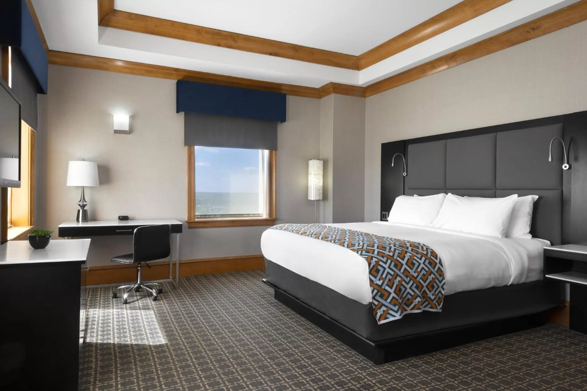 Photo of the whole room, Bed in voco The Tiger Hotel, Columbia, MO by IHG