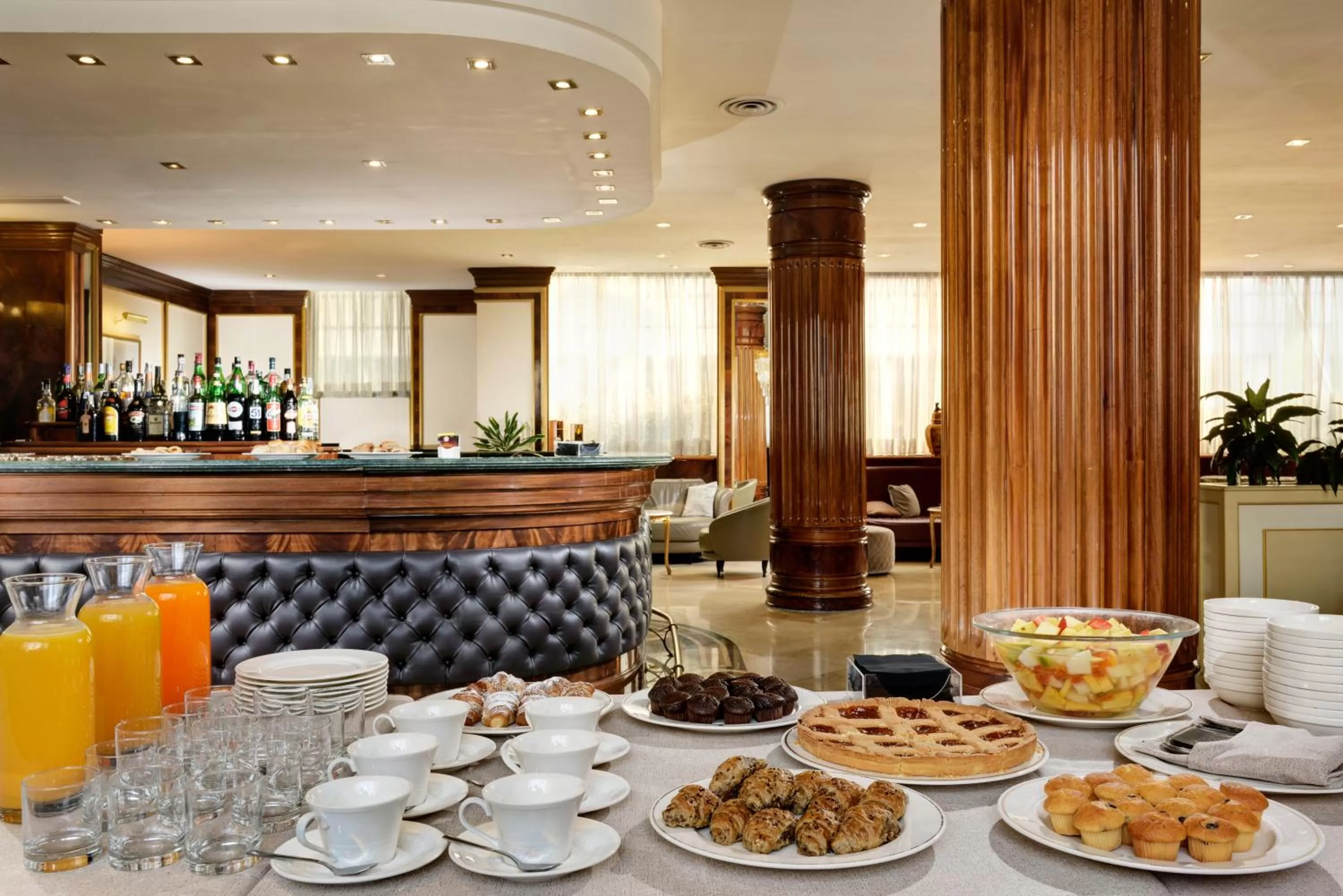 Restaurant/places to eat in UNA Hotels Scandinavia Milano