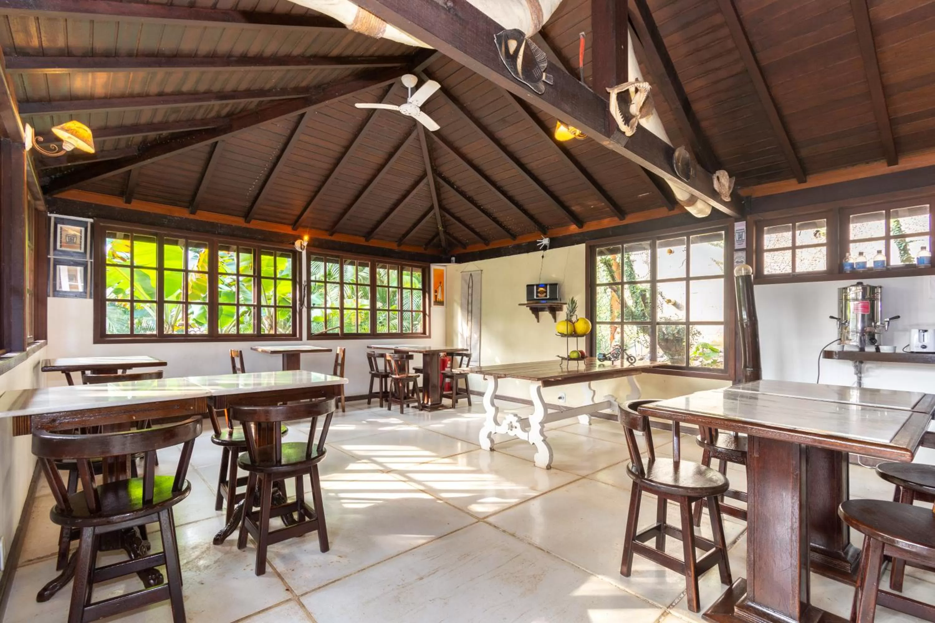 Restaurant/places to eat in Pousada Afrika