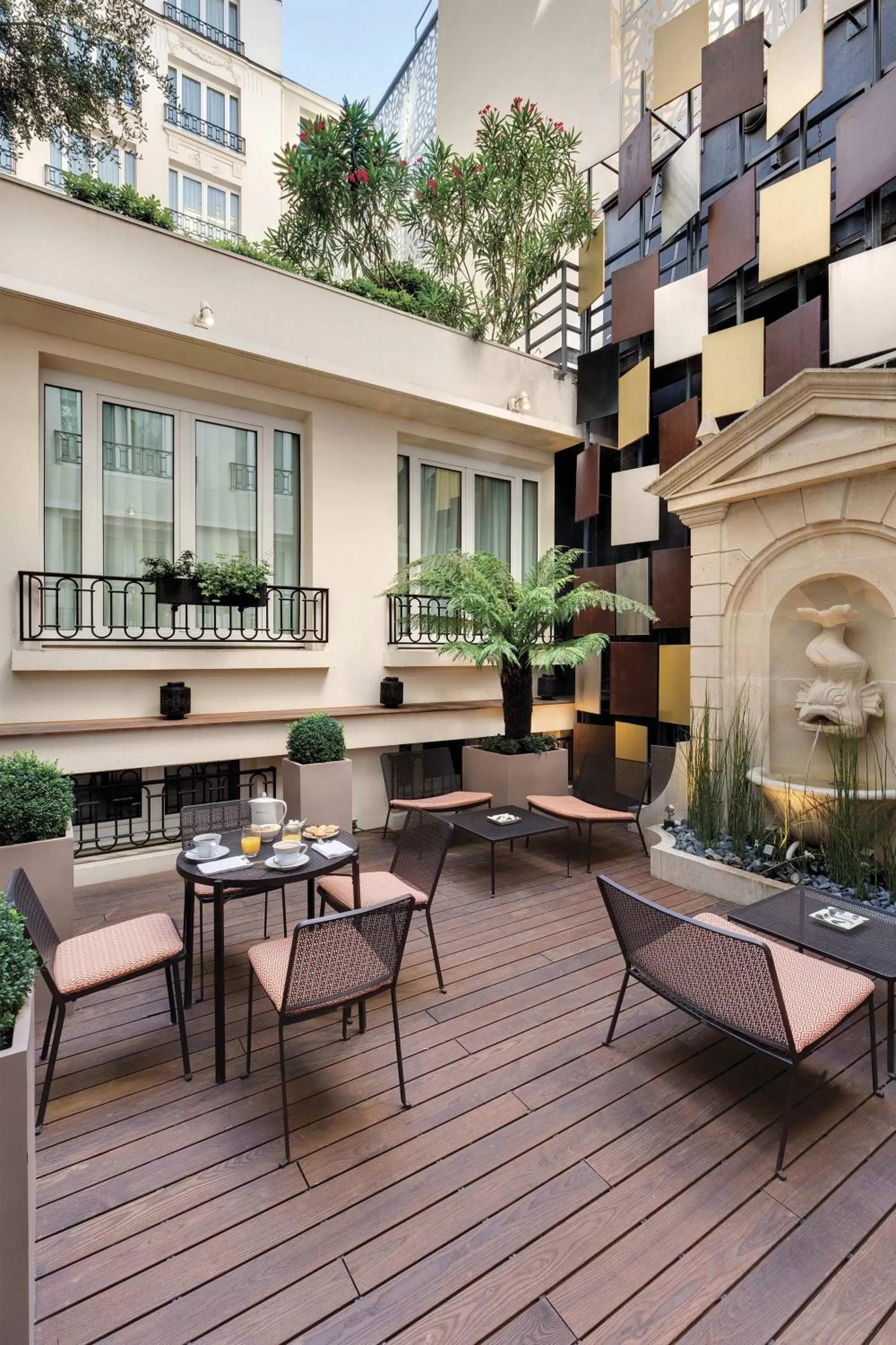 Patio in Rochester Champs Elysees