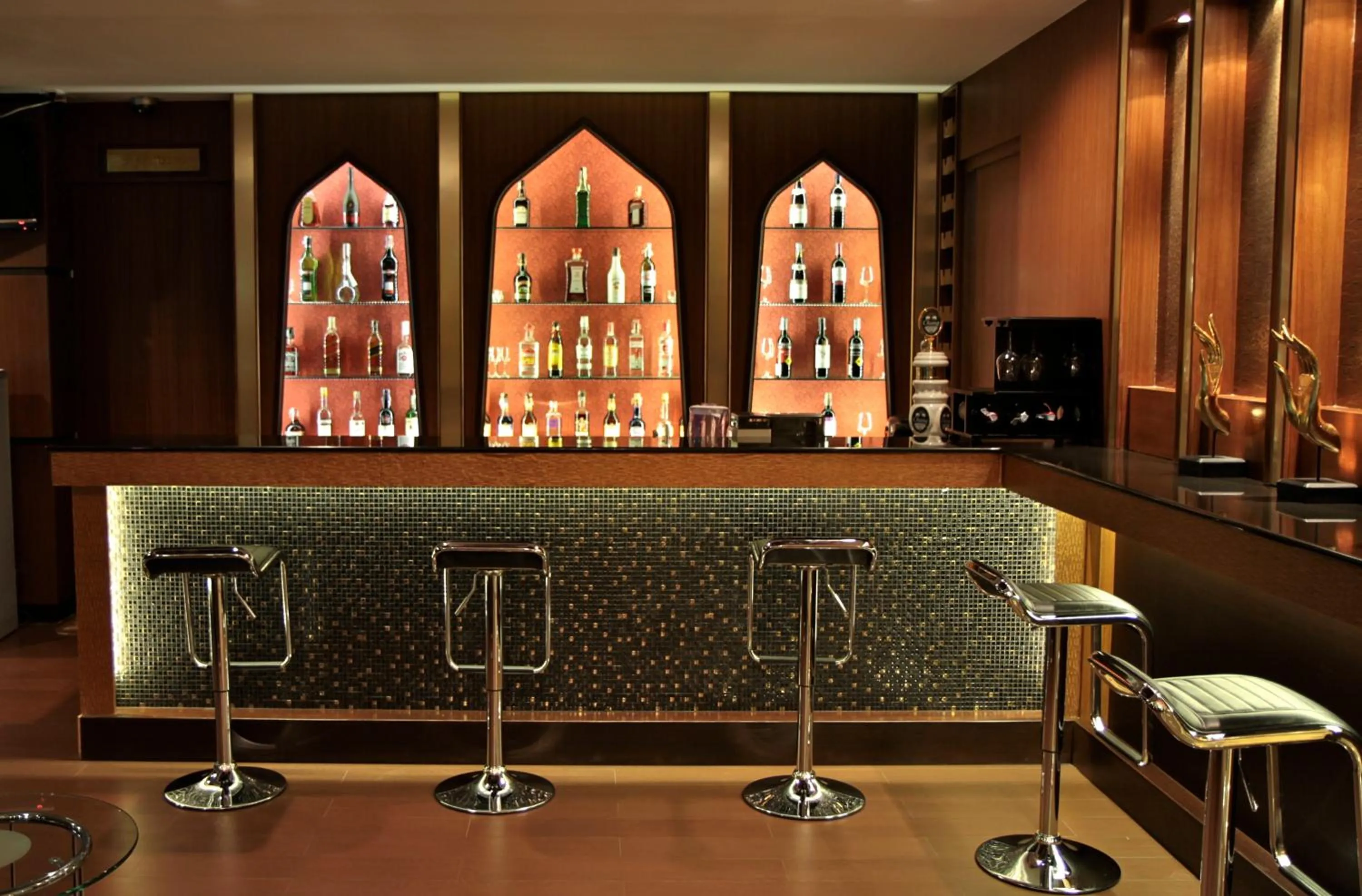 Lounge or bar in Suvarnabhumi Suite Hotel