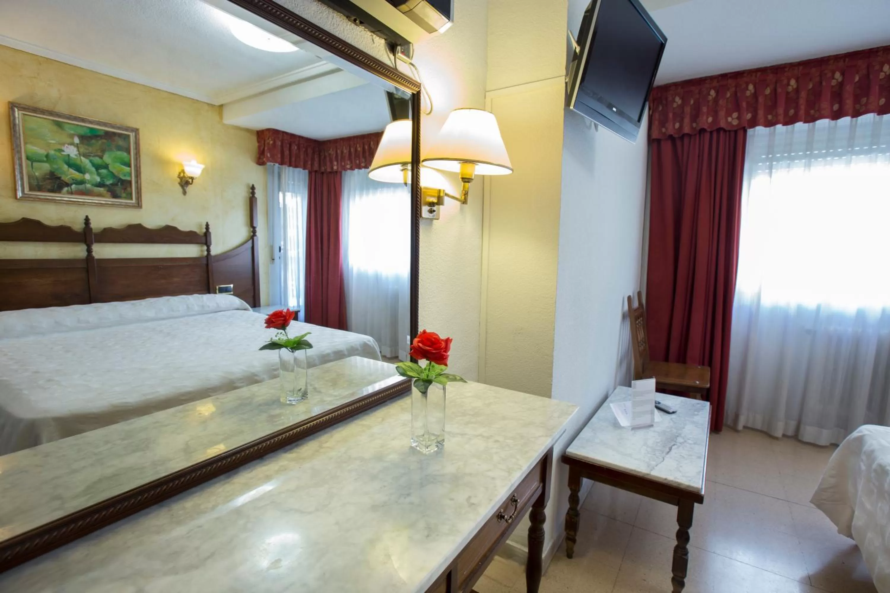 Bed in Hotel Reyes Catolicos