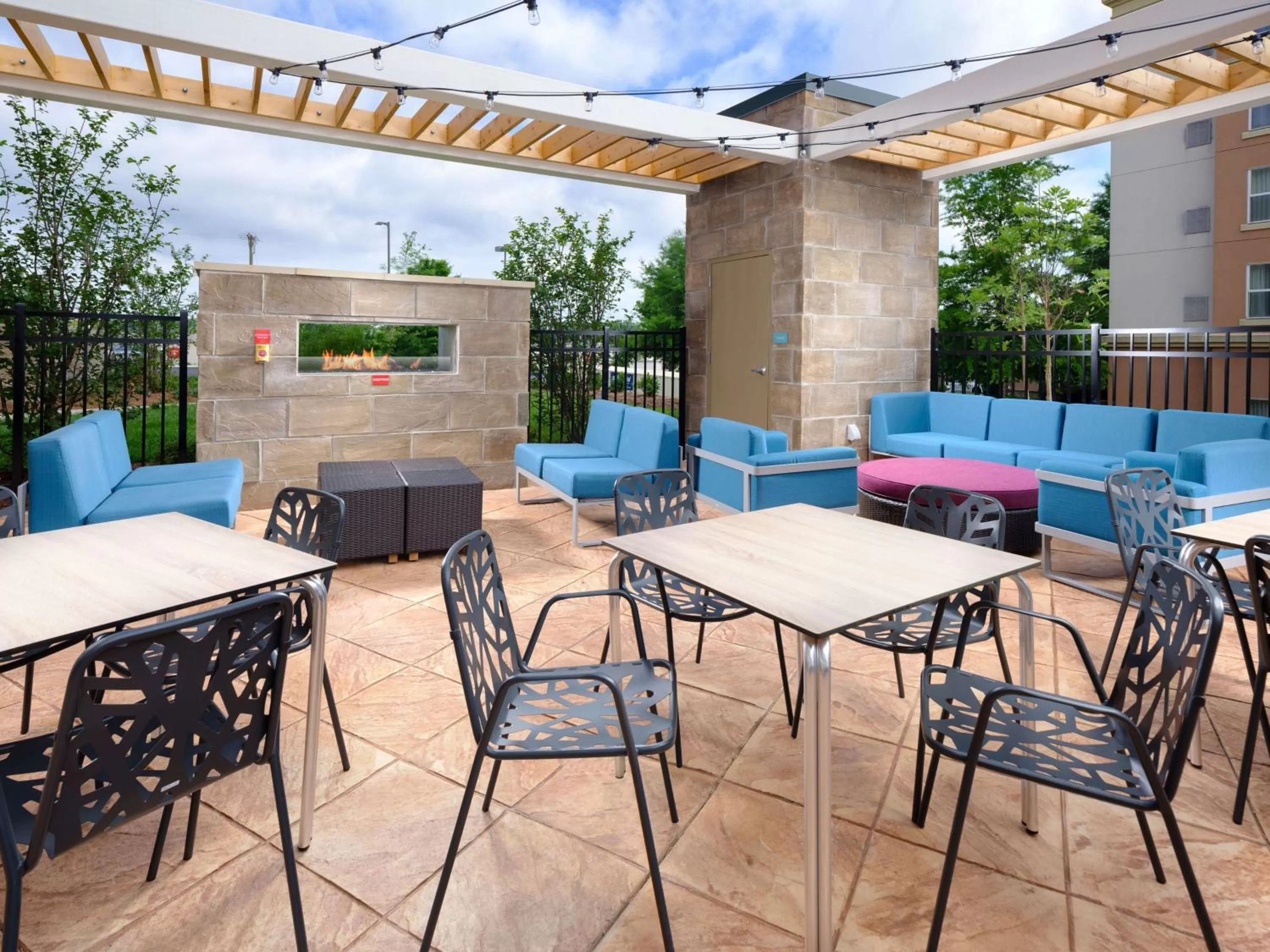 Dining area in Home2 Suites By Hilton Chattanooga Hamilton Place