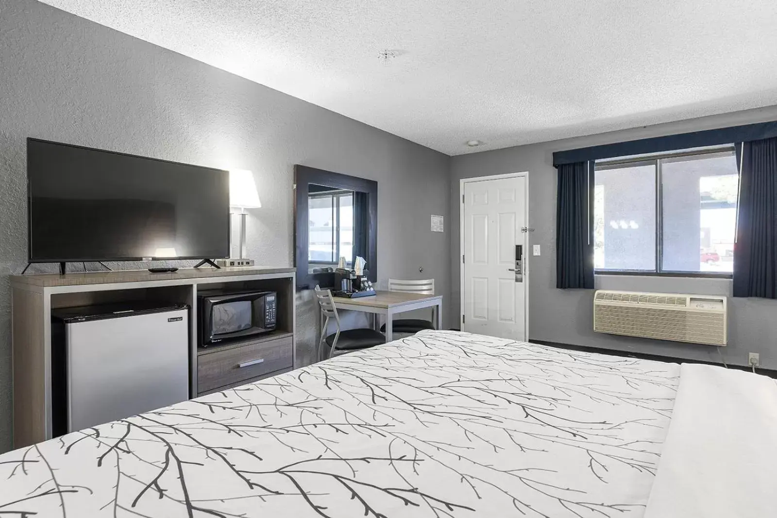 Queen Room - Disability Access in GreenTree Inn Prescott Valley Queen Room - Disability Access in GreenTree Inn Prescott Valley