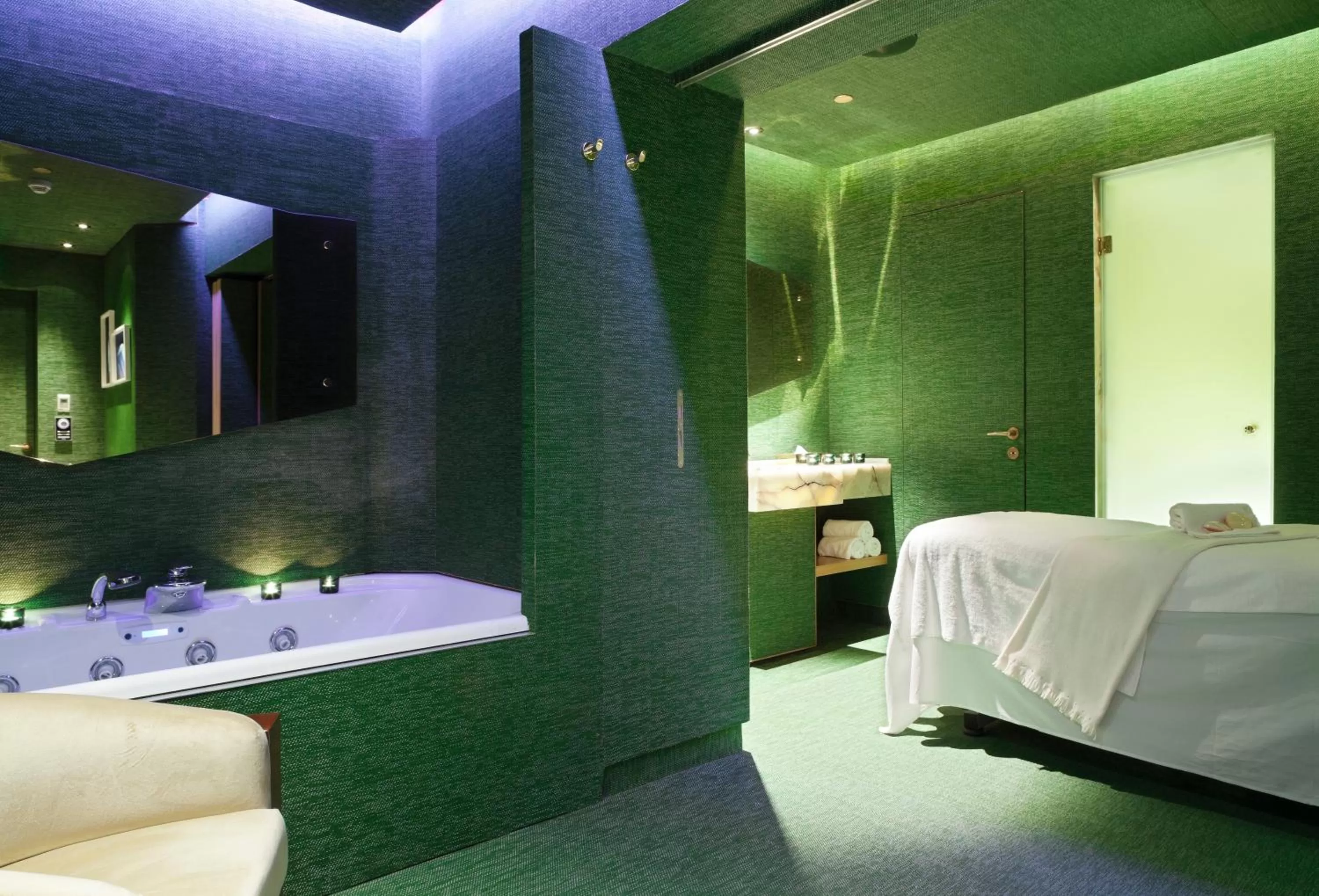 Spa and wellness centre/facilities, Bed in New Hotel