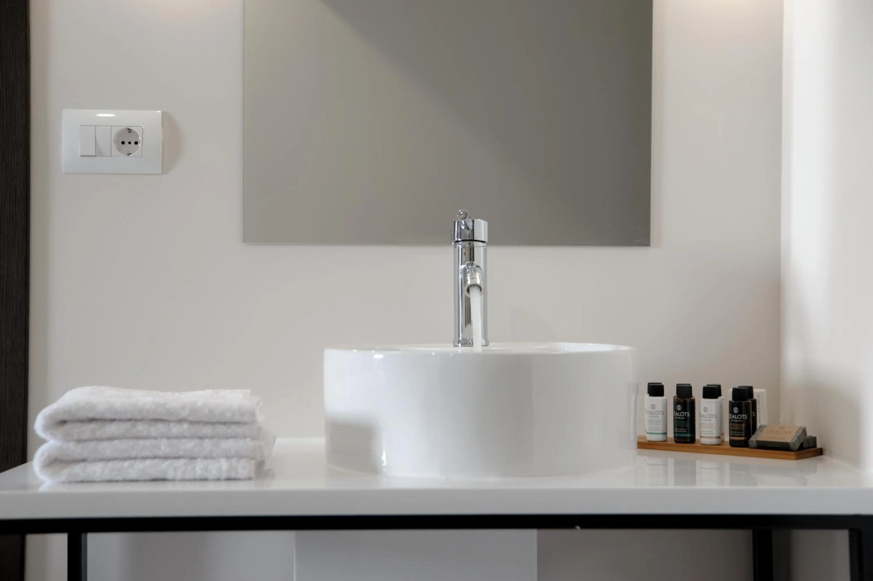 Bathroom in B4B Athens 365