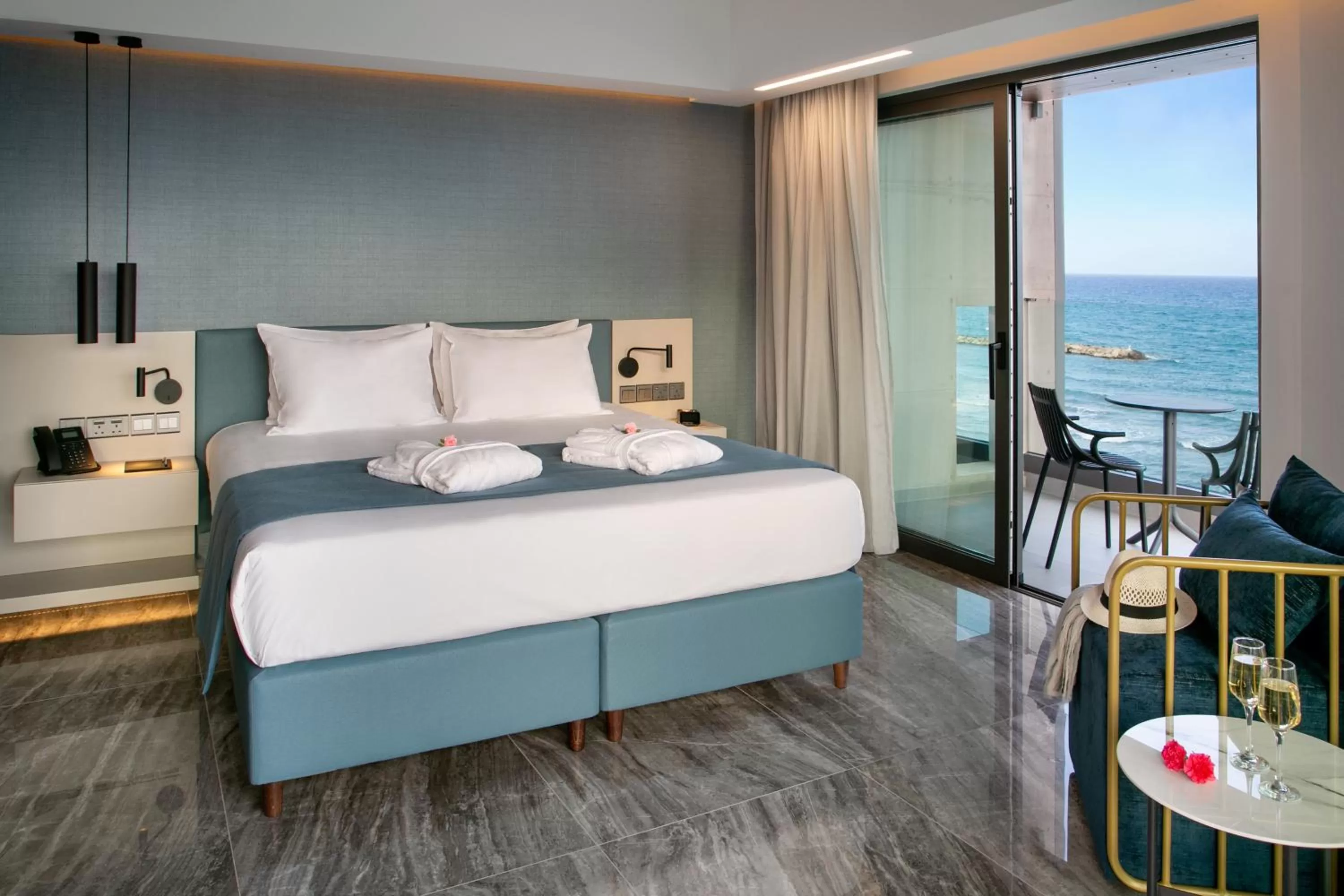 Bedroom, Bed in Mercure Larnaca Beach Resort