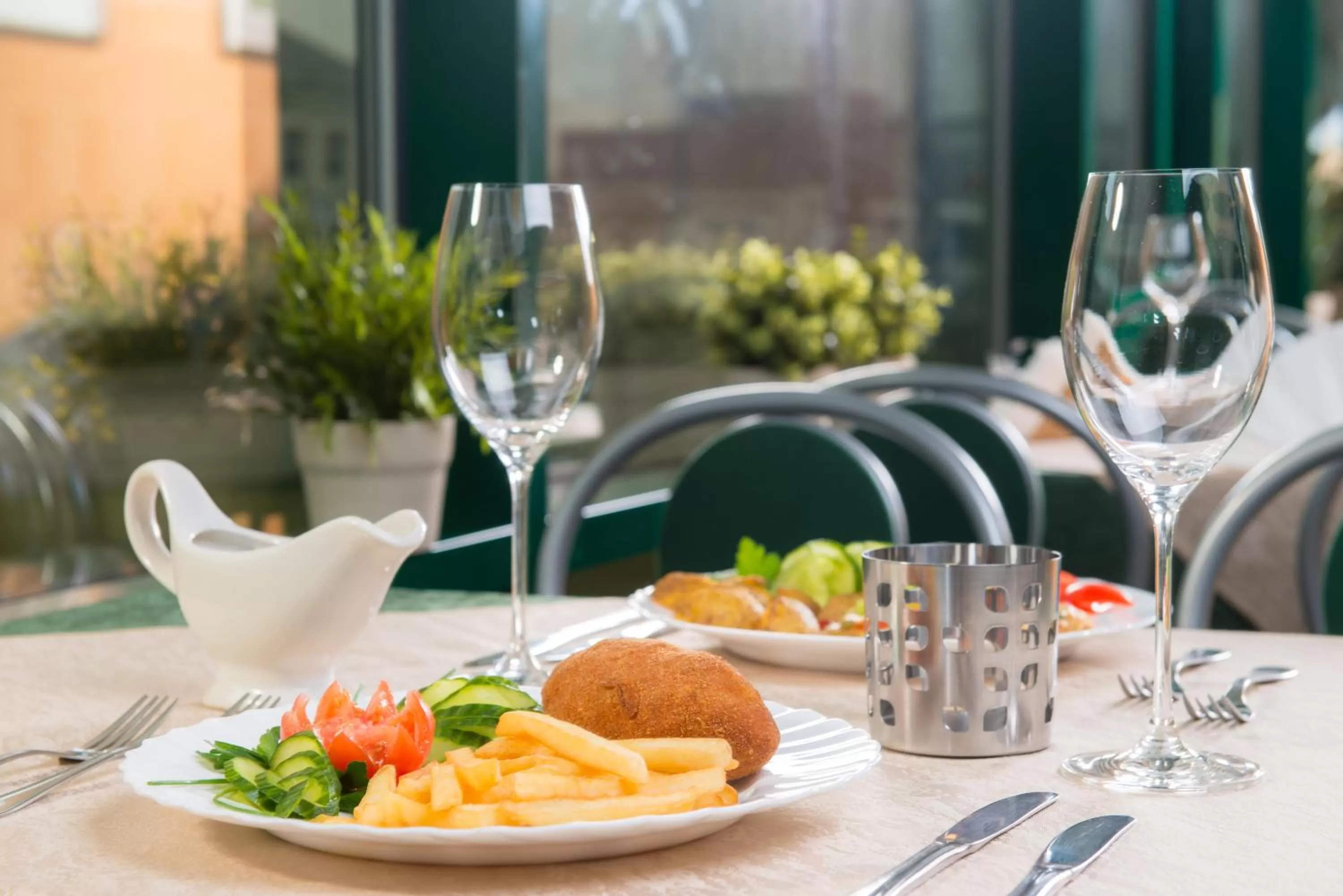 Restaurant/places to eat in Hotel Zemaites