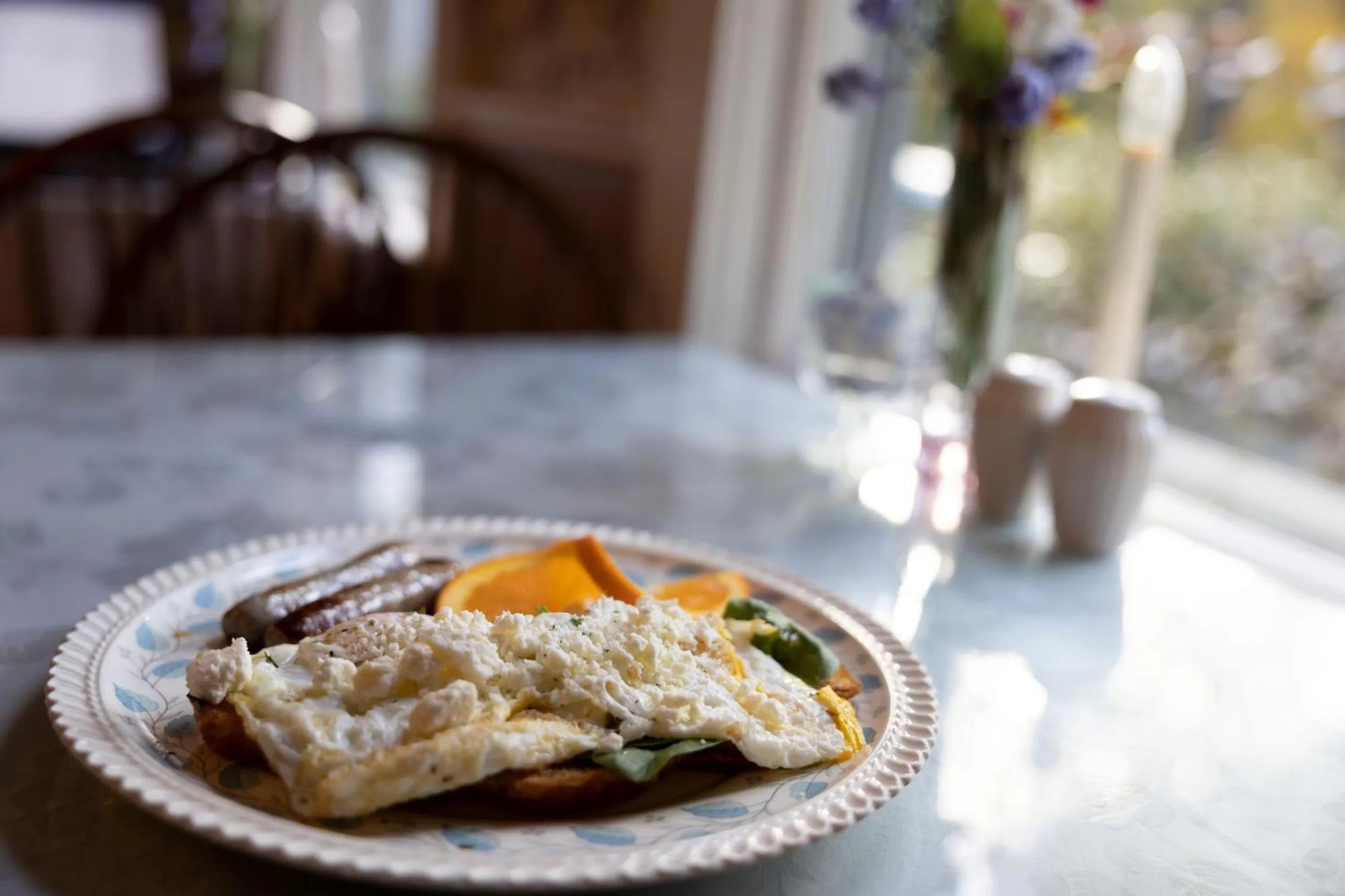 Breakfast in Buttonwood Inn on Mount Surprise