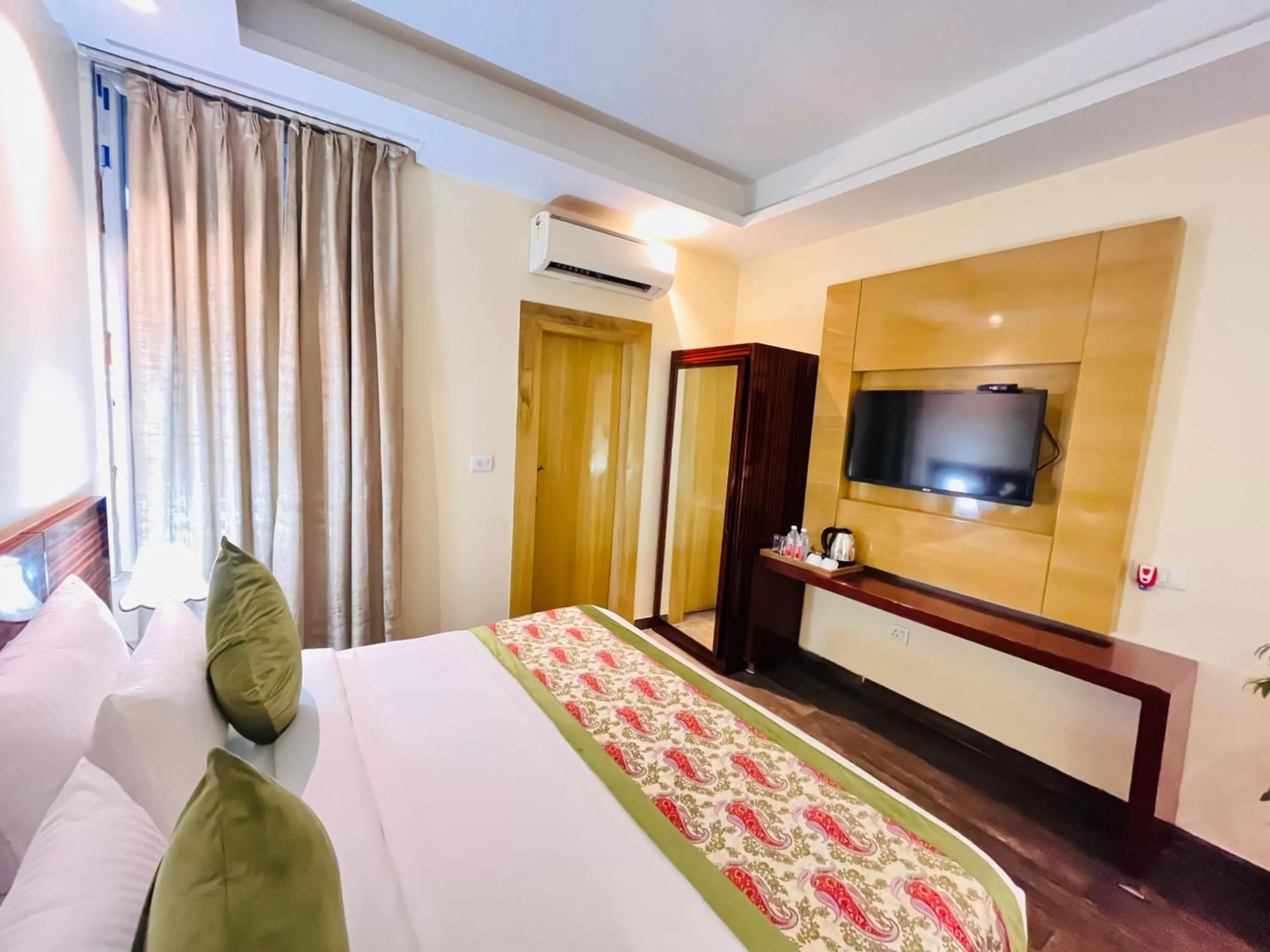 Bed in Hotel Banz near Delhi Airport