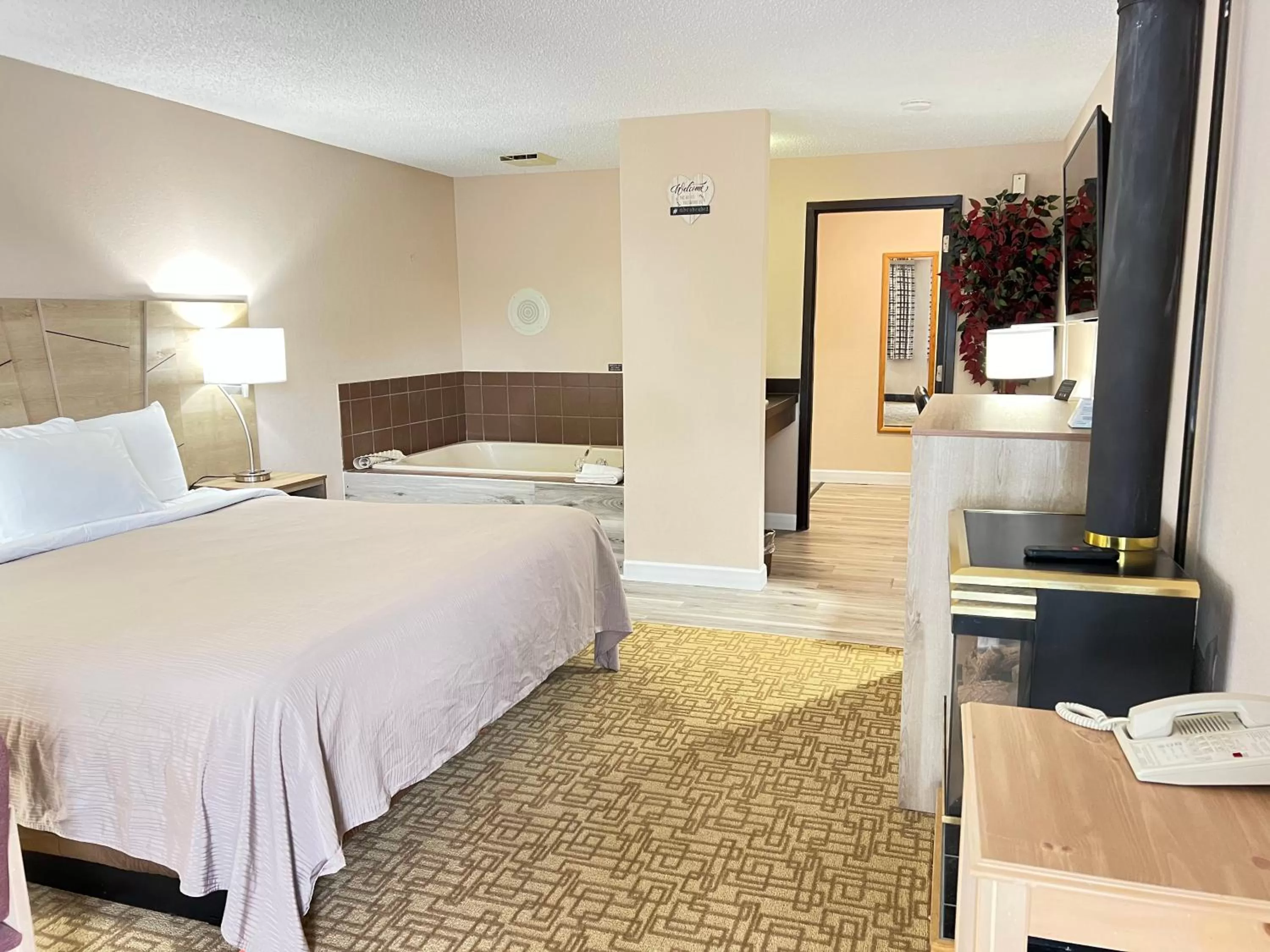 Bed in Viking Arms Inn - Ludington