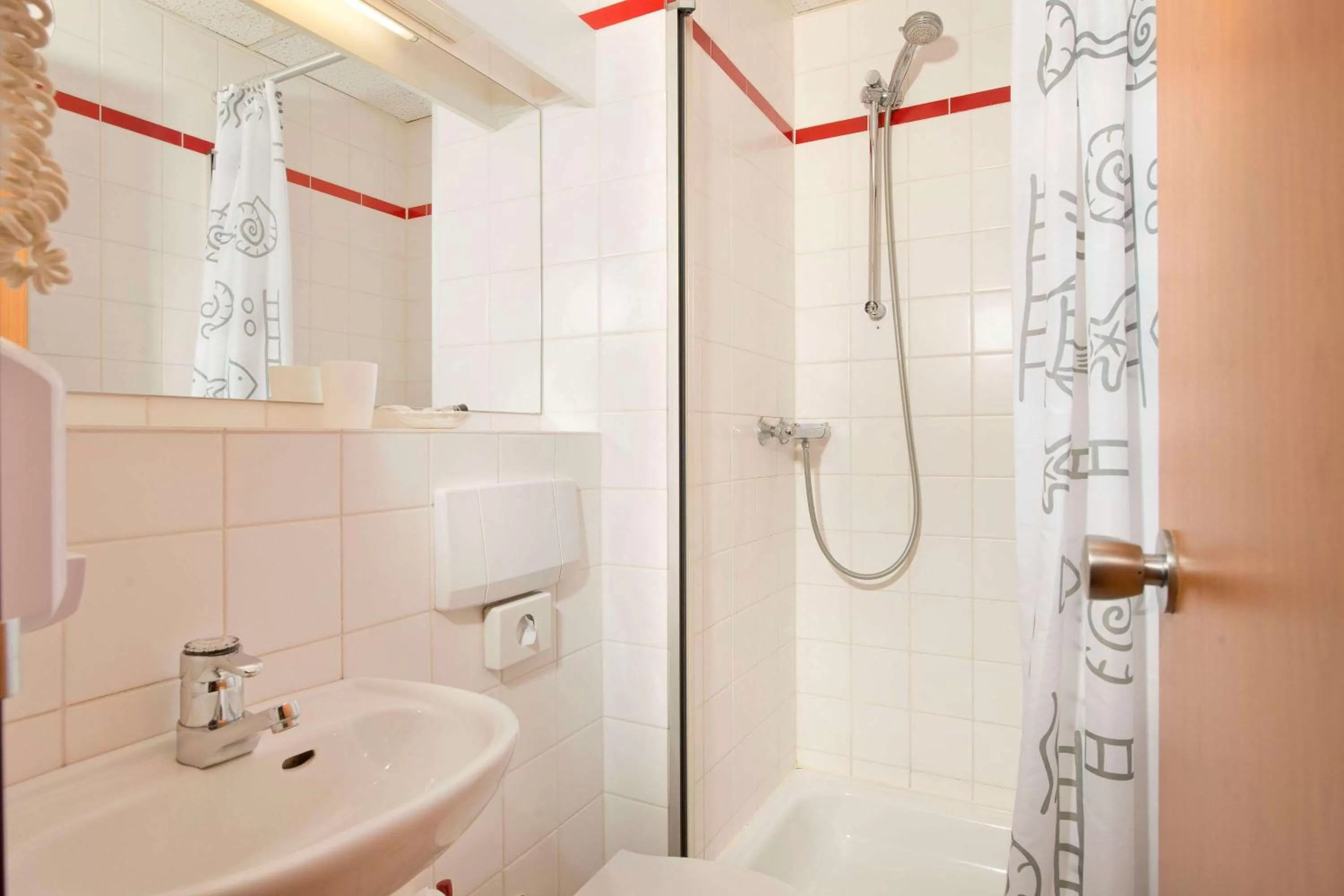 Photo of the whole room in Days Inn Dortmund West