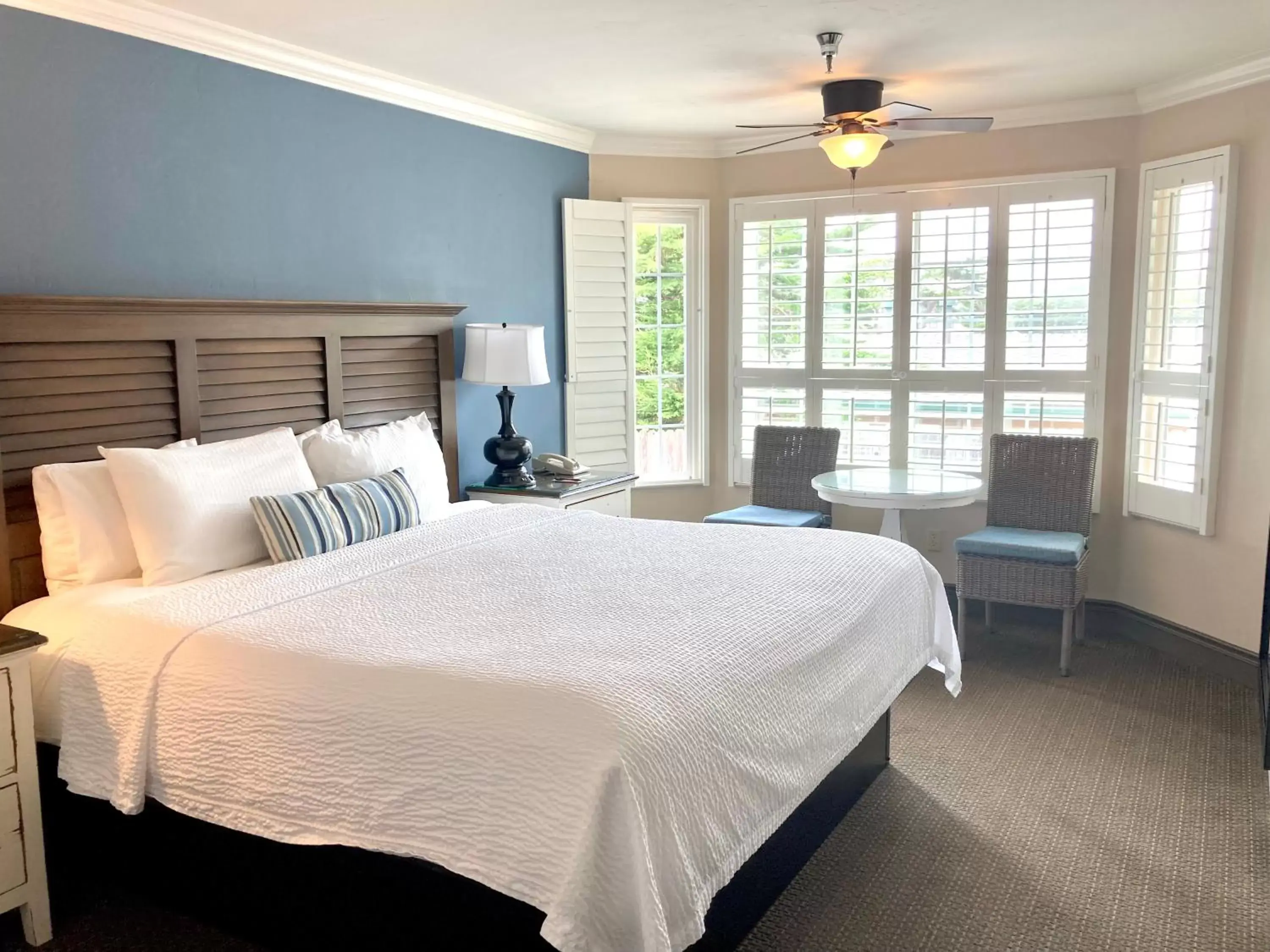 Standard King Room in Sand Pebbles Inn Standard King Room in Sand Pebbles Inn