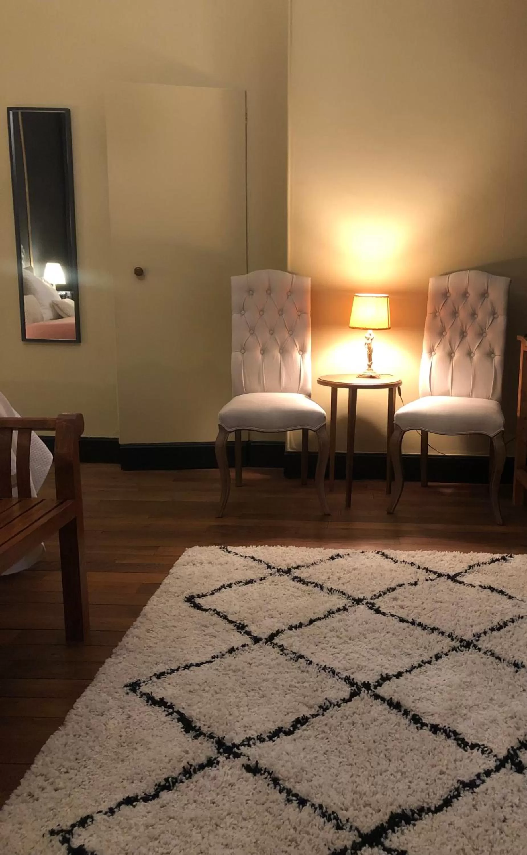 Seating area, Bed in Maison de la Comtesse