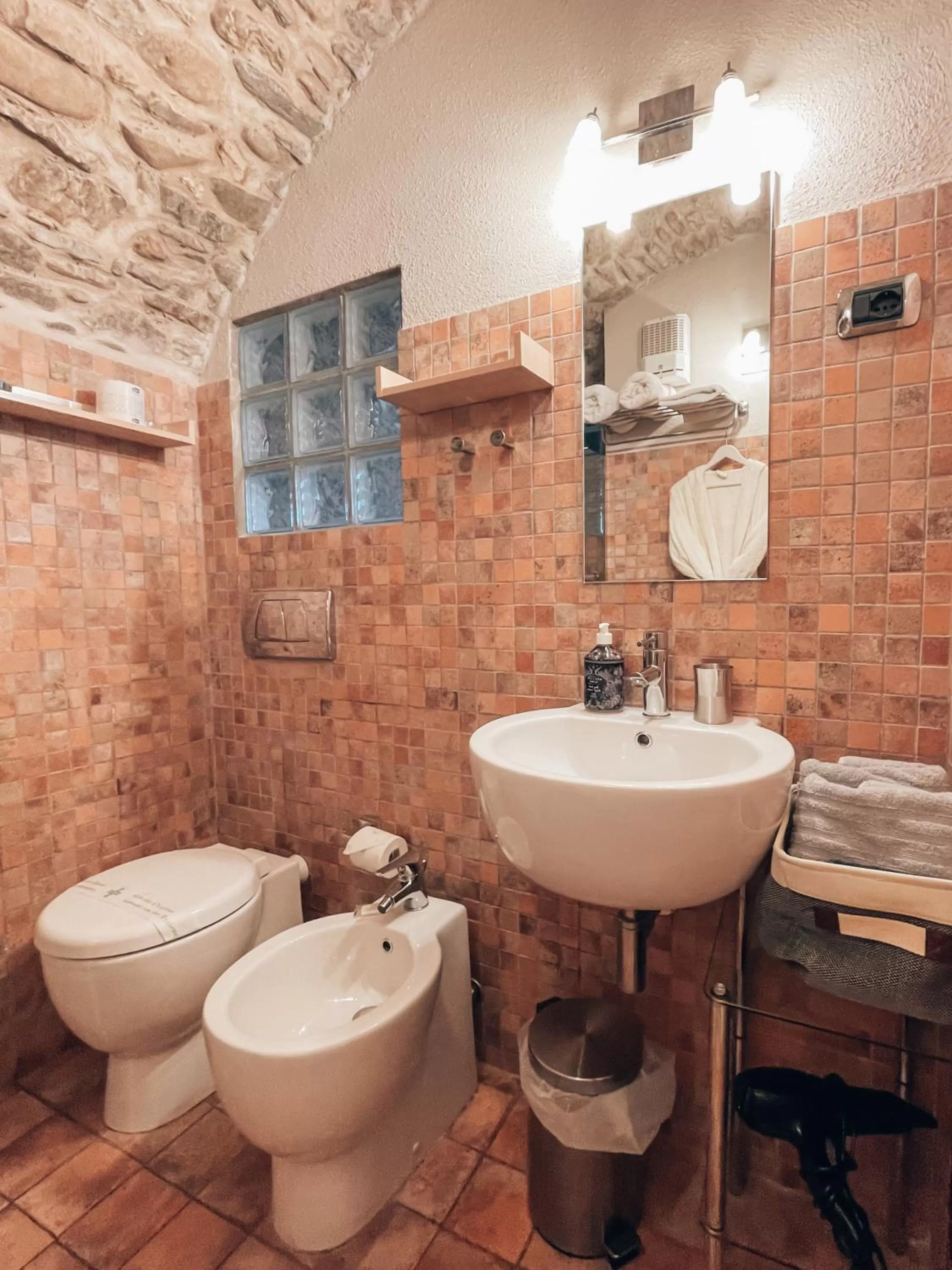 Shower in Talking Stones