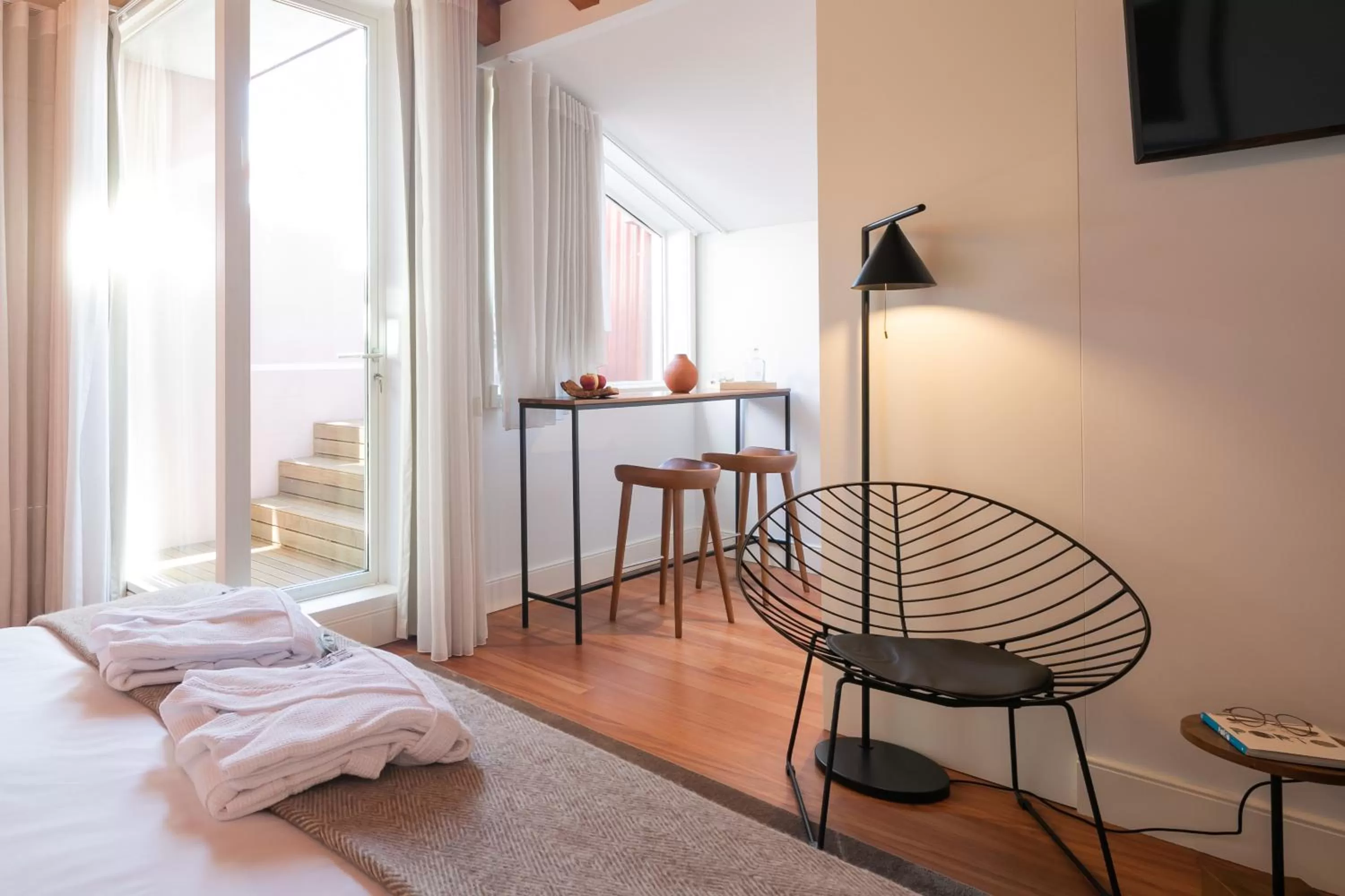 Seating area, Bed in Porto River Infante