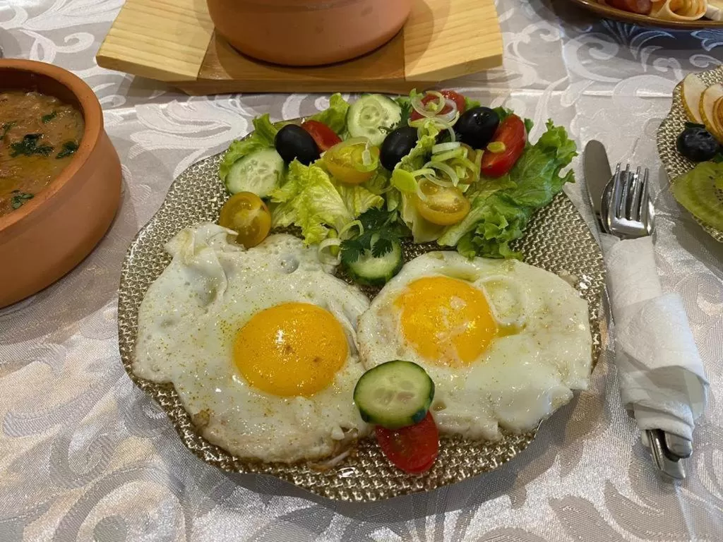 Food and drinks in Quiet Hotel