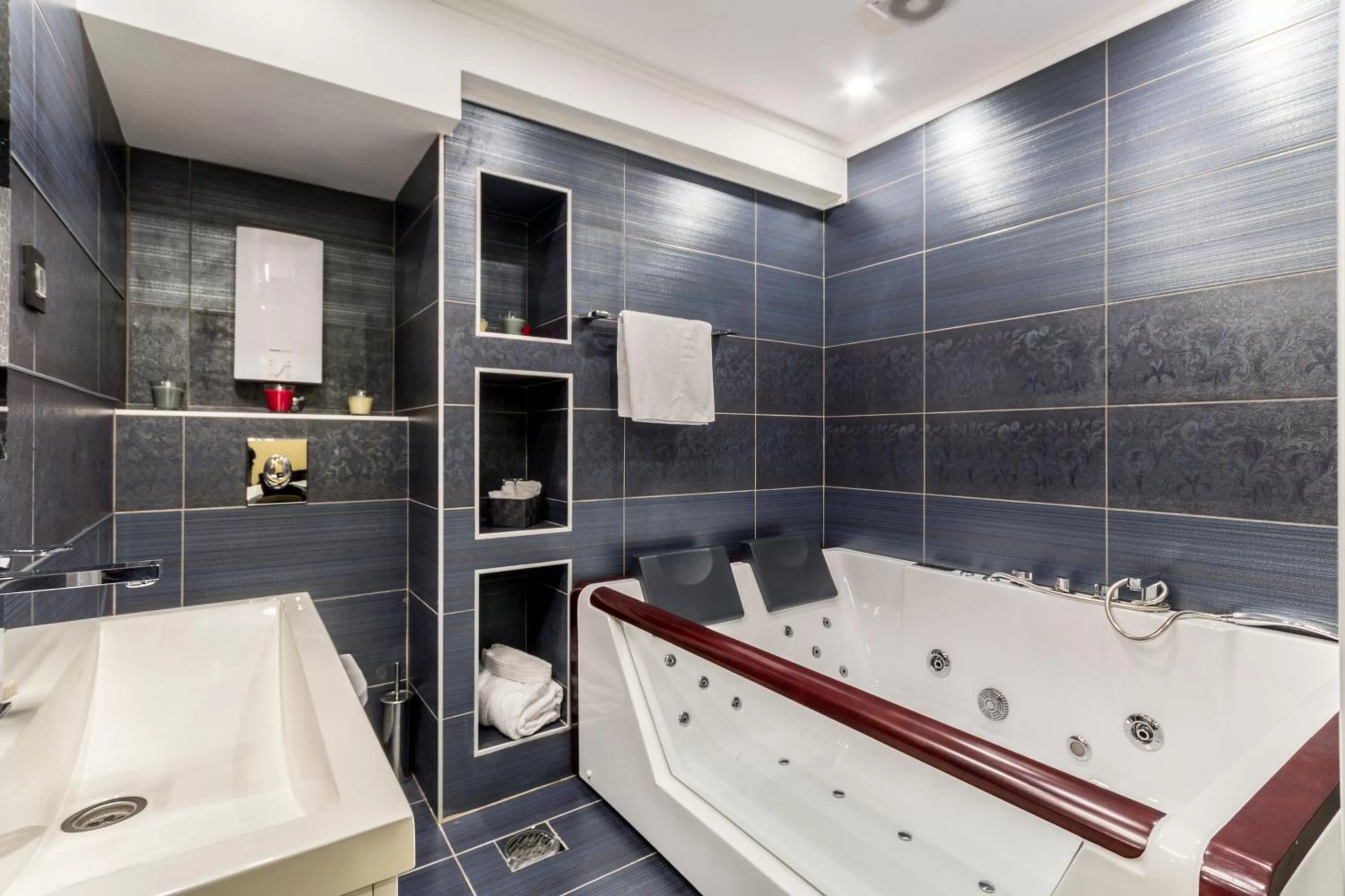 Shower in Madison - Square Sava