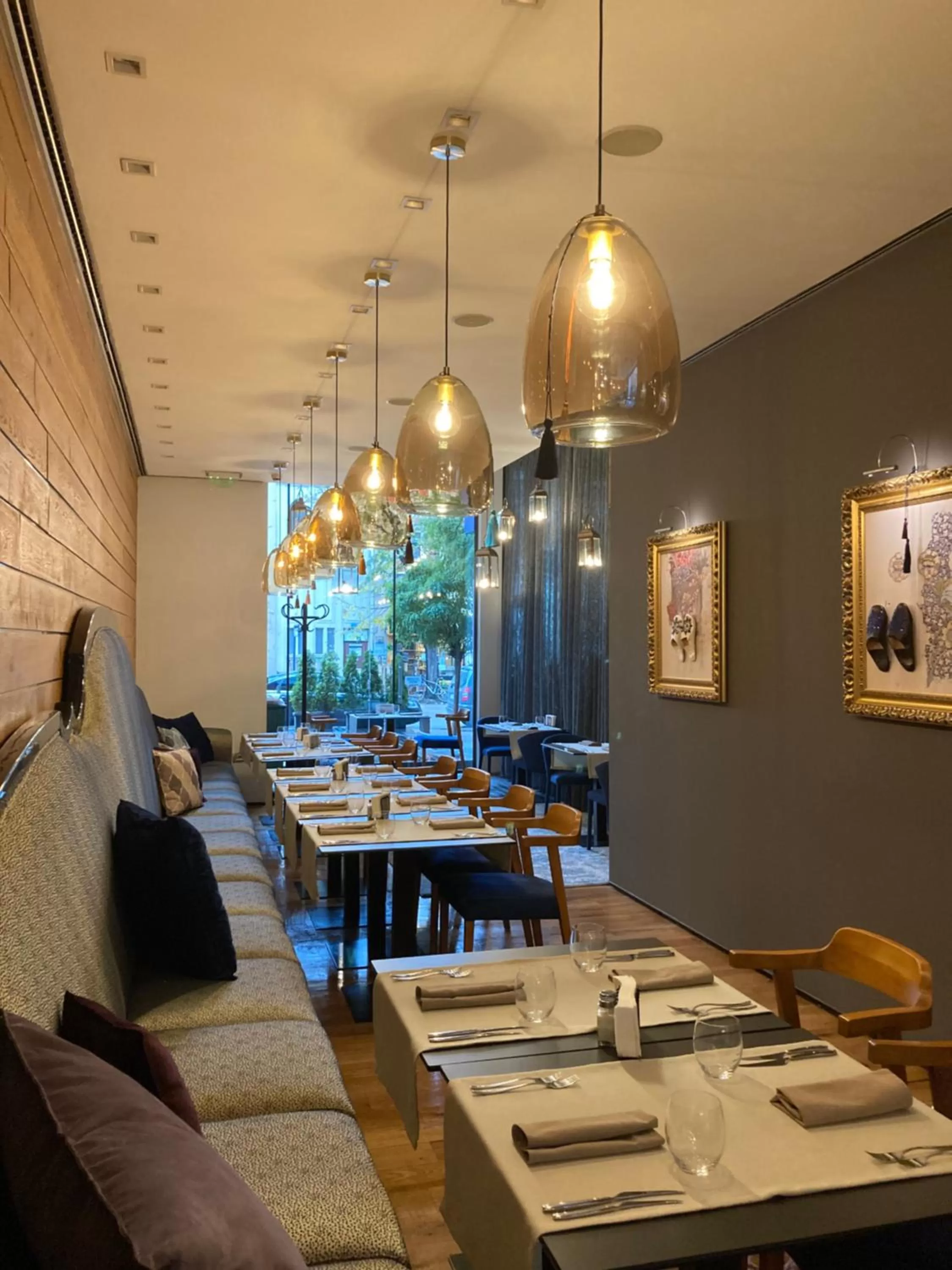 Restaurant/places to eat in Graffit Gallery Design Hotel