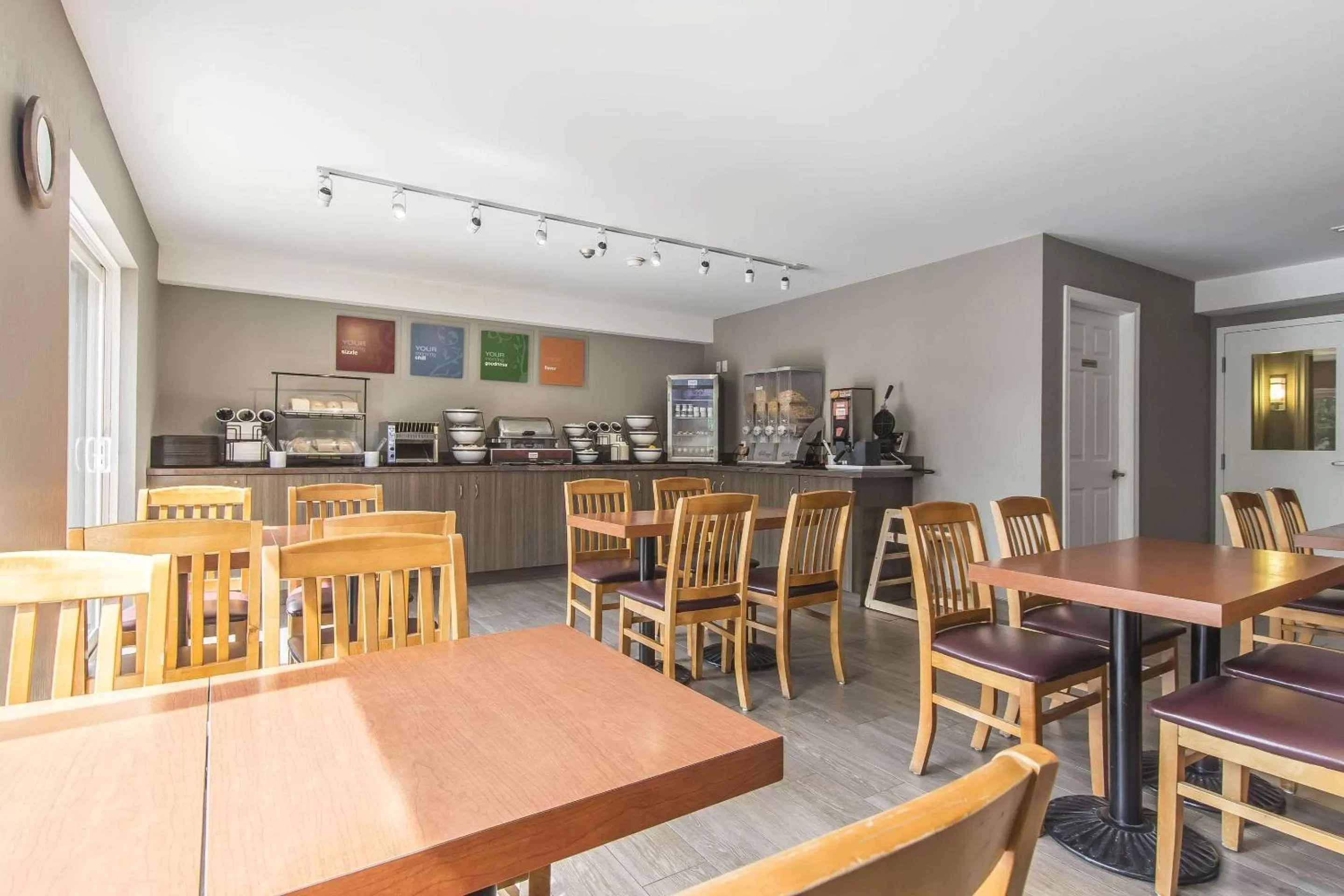 Restaurant/places to eat in Comfort Inn