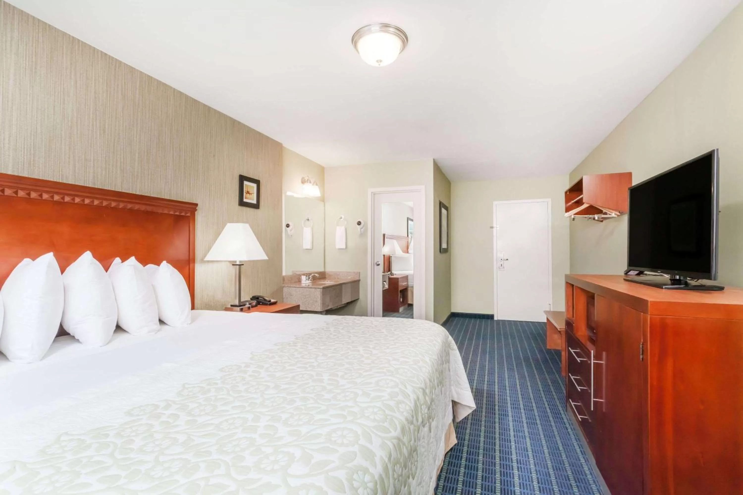 Photo of the whole room, Bed in Days Inn by Wyndham Windsor Locks / Bradley Intl Airport