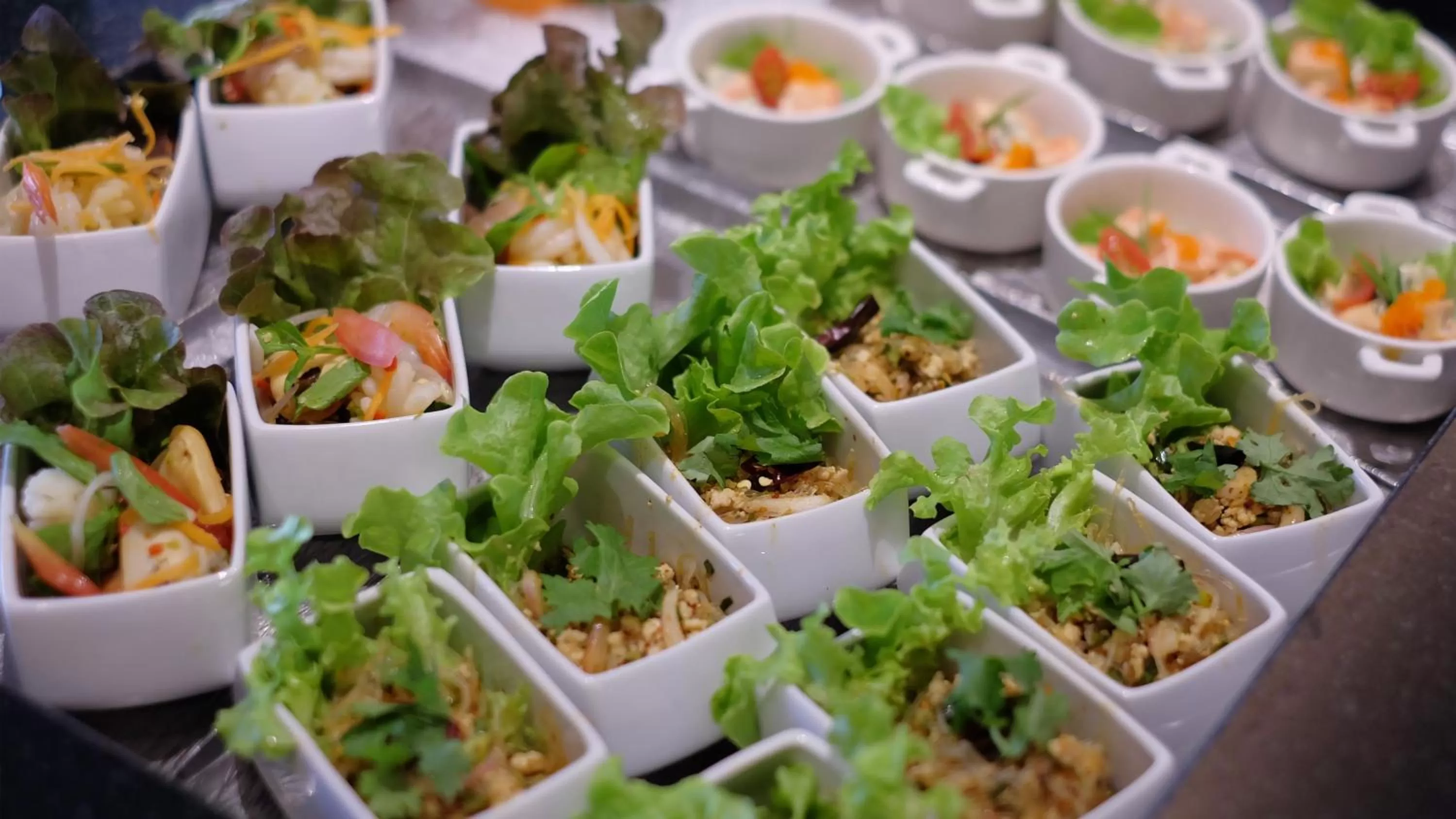 Restaurant/places to eat in Holiday Inn Bangkok Sukhumvit by IHG