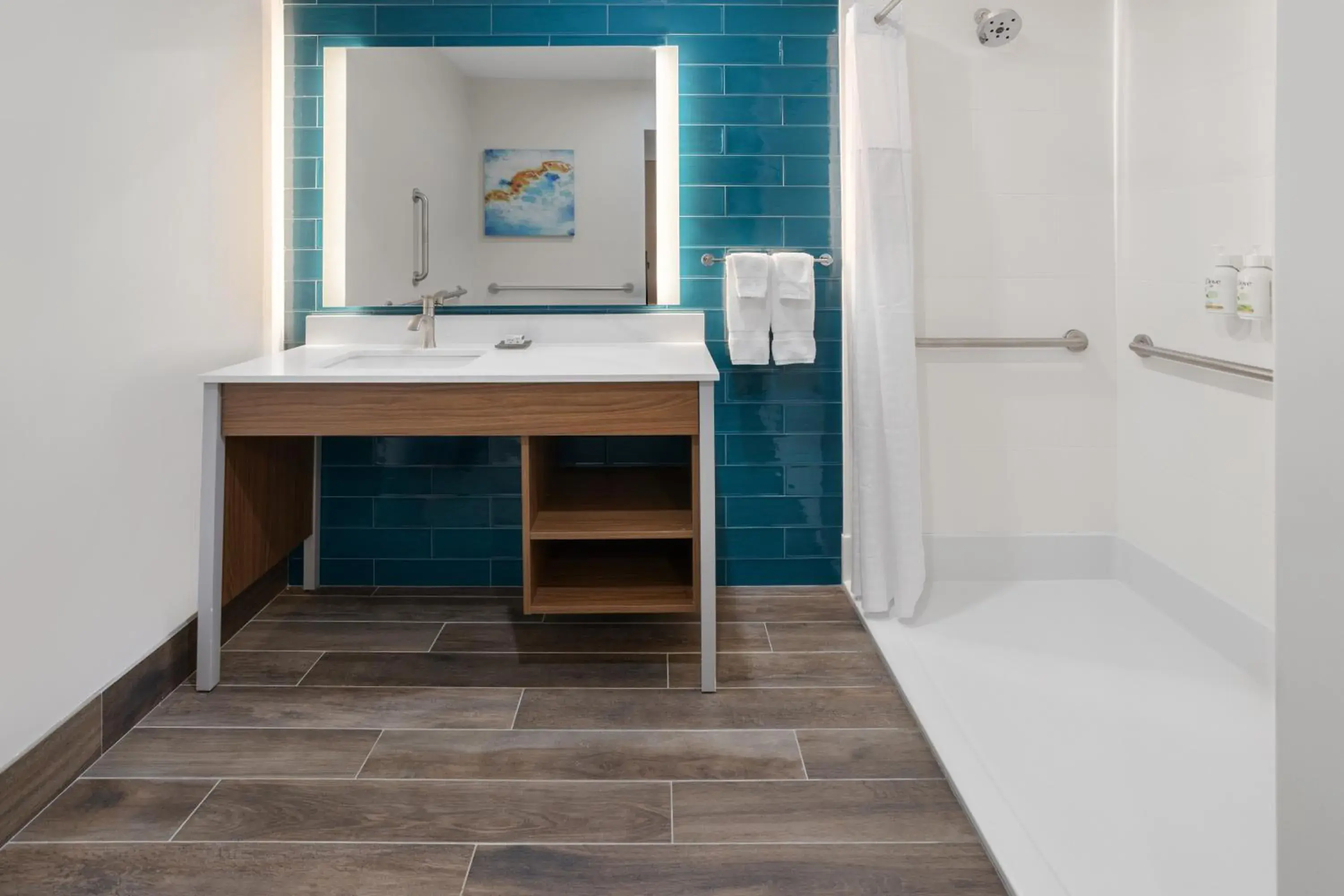 Queen Room with Two Queen Beds, Miblity Access and Bathtub with Grab Bars, Non-Smoking in La Quinta Inn & Suites by Wyndham Williston Burlington Queen Room with Two Queen Beds, Miblity Access and Bathtub with Grab Bars, Non-Smoking in La Quinta Inn & Suites by Wyndham Williston Burlington