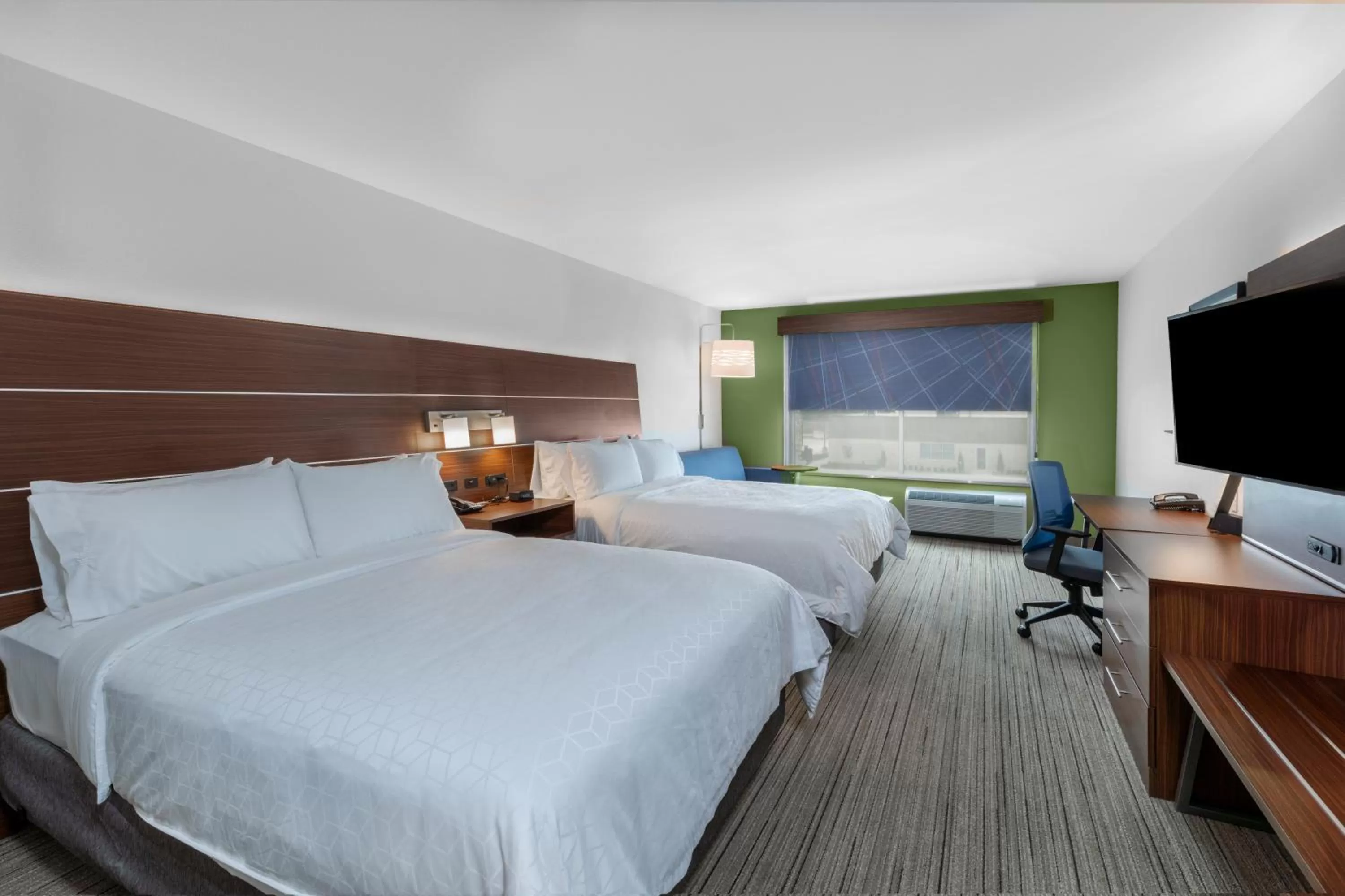 Bed in Holiday Inn Express & Suites - Parsons by IHG