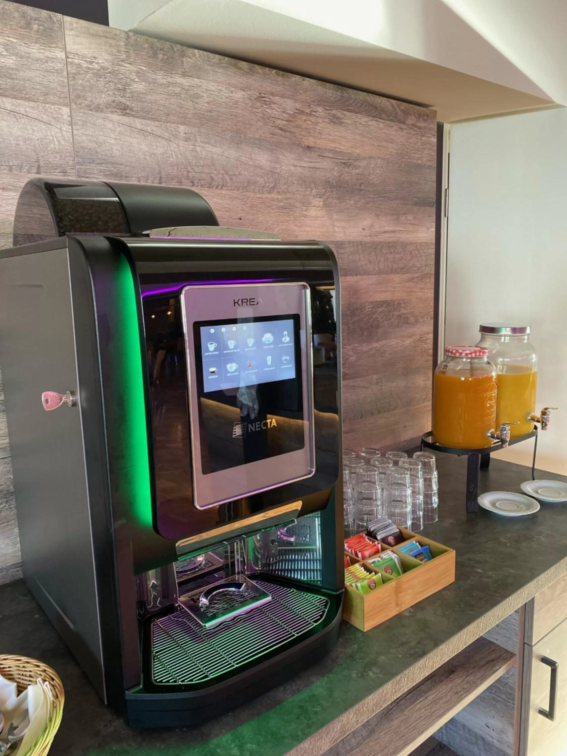 Buffet breakfast, TV/Entertainment Center in Familienhotel "Rhön Feeling"