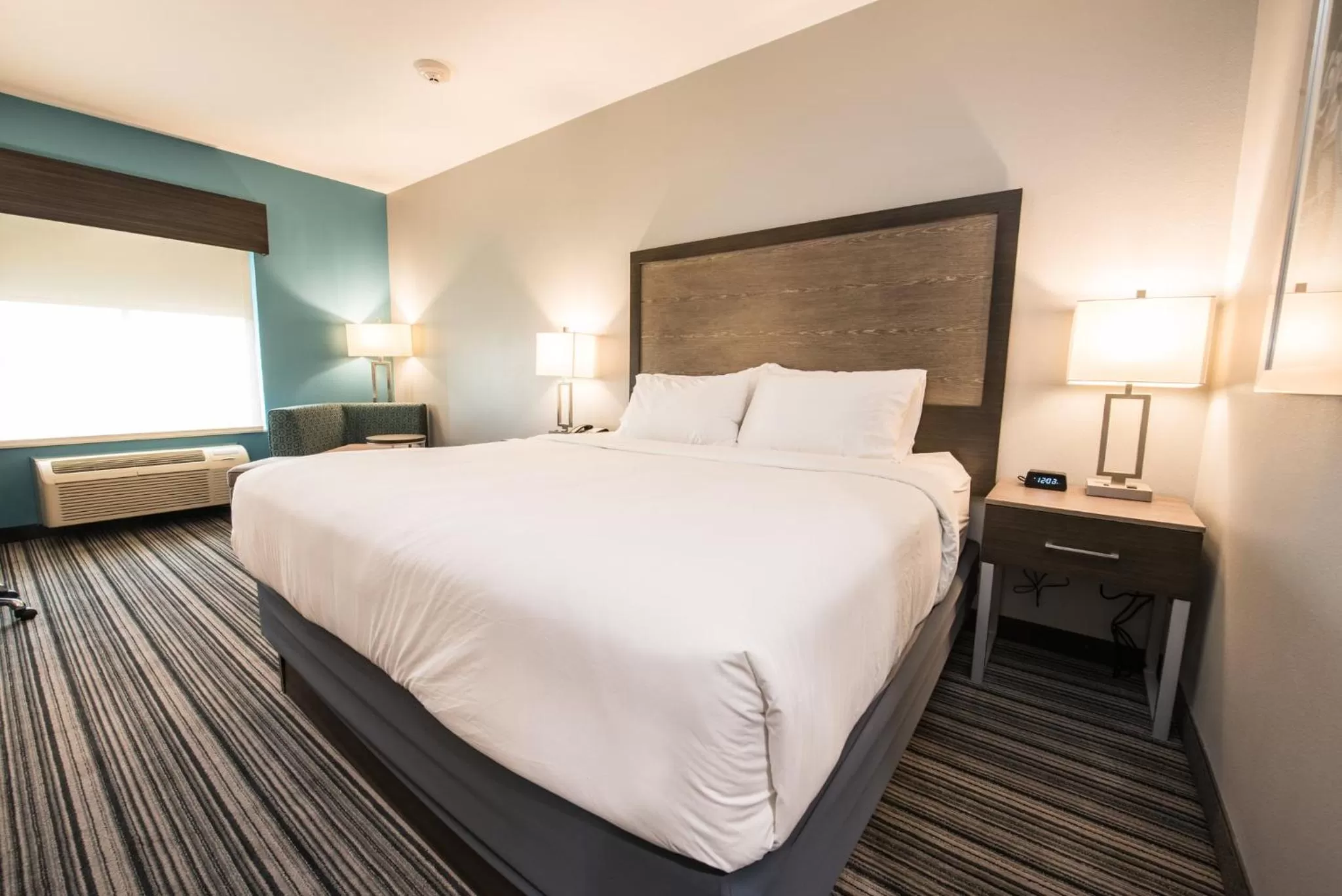 Photo of the whole room, Bed in Holiday Inn Express & Suites Houston - Hobby Airport Area by IHG