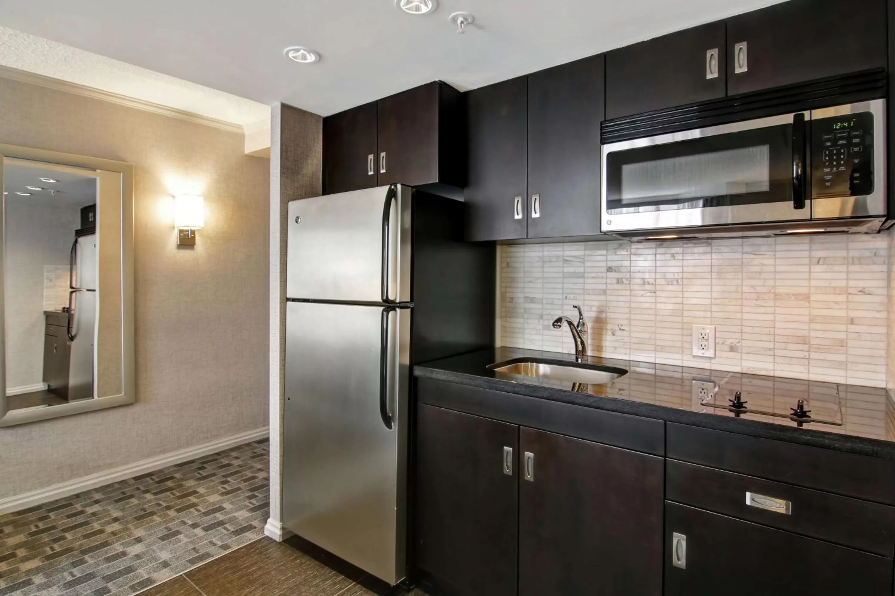Kitchen or kitchenette in DoubleTree by Hilton Toronto Downtown