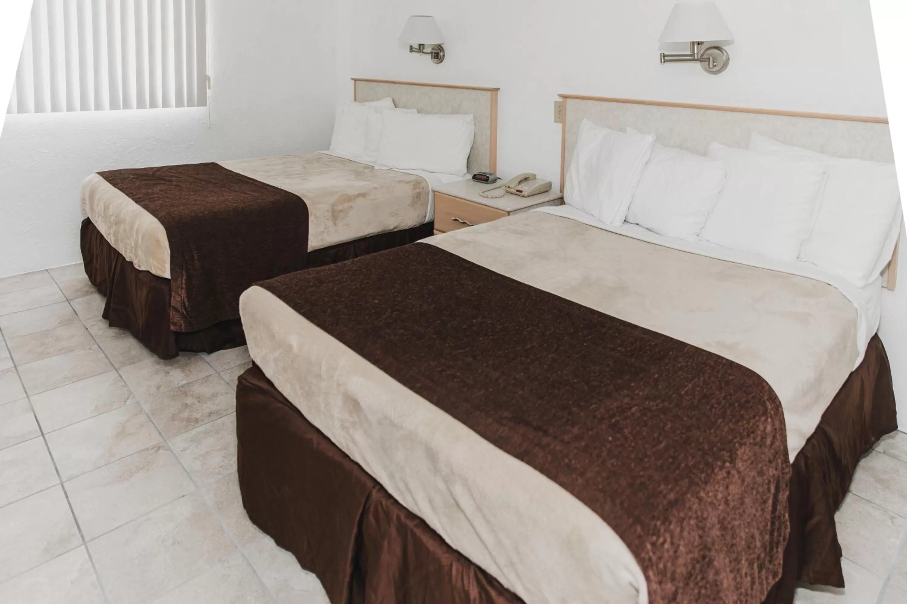 Bed in Heart of Wildwood Motel