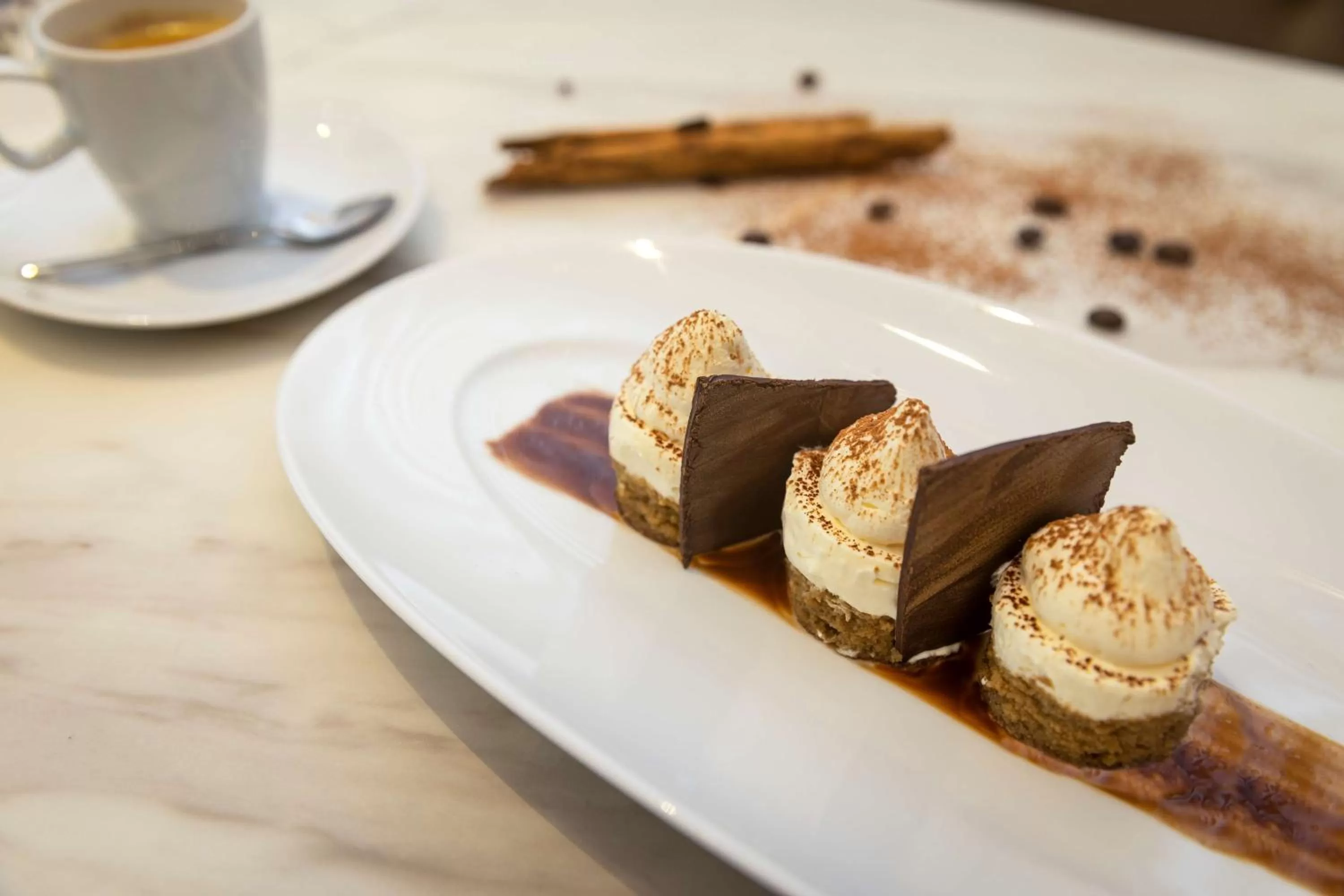 Restaurant/places to eat in Hilton San Jose La Sabana