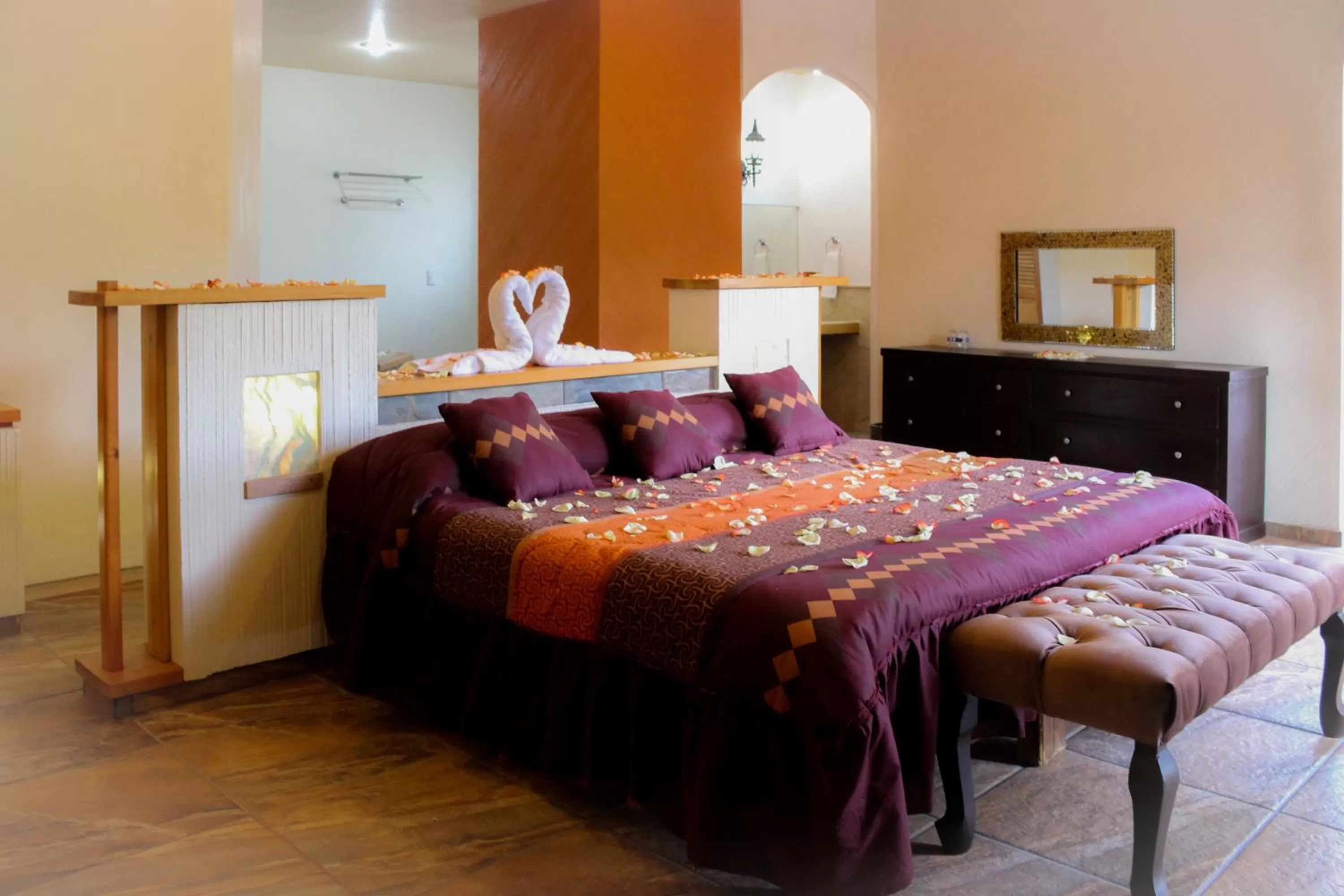 King Suite with Spa Bath in Hotel & Balneario Los Angeles