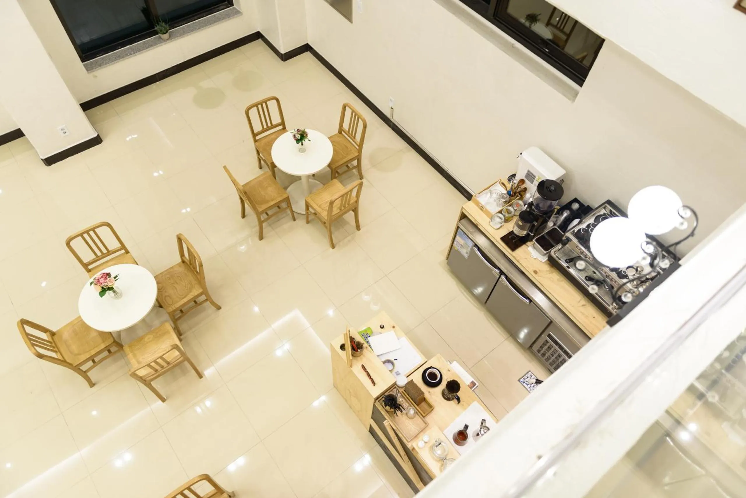 Restaurant/places to eat in Rezion Hotel