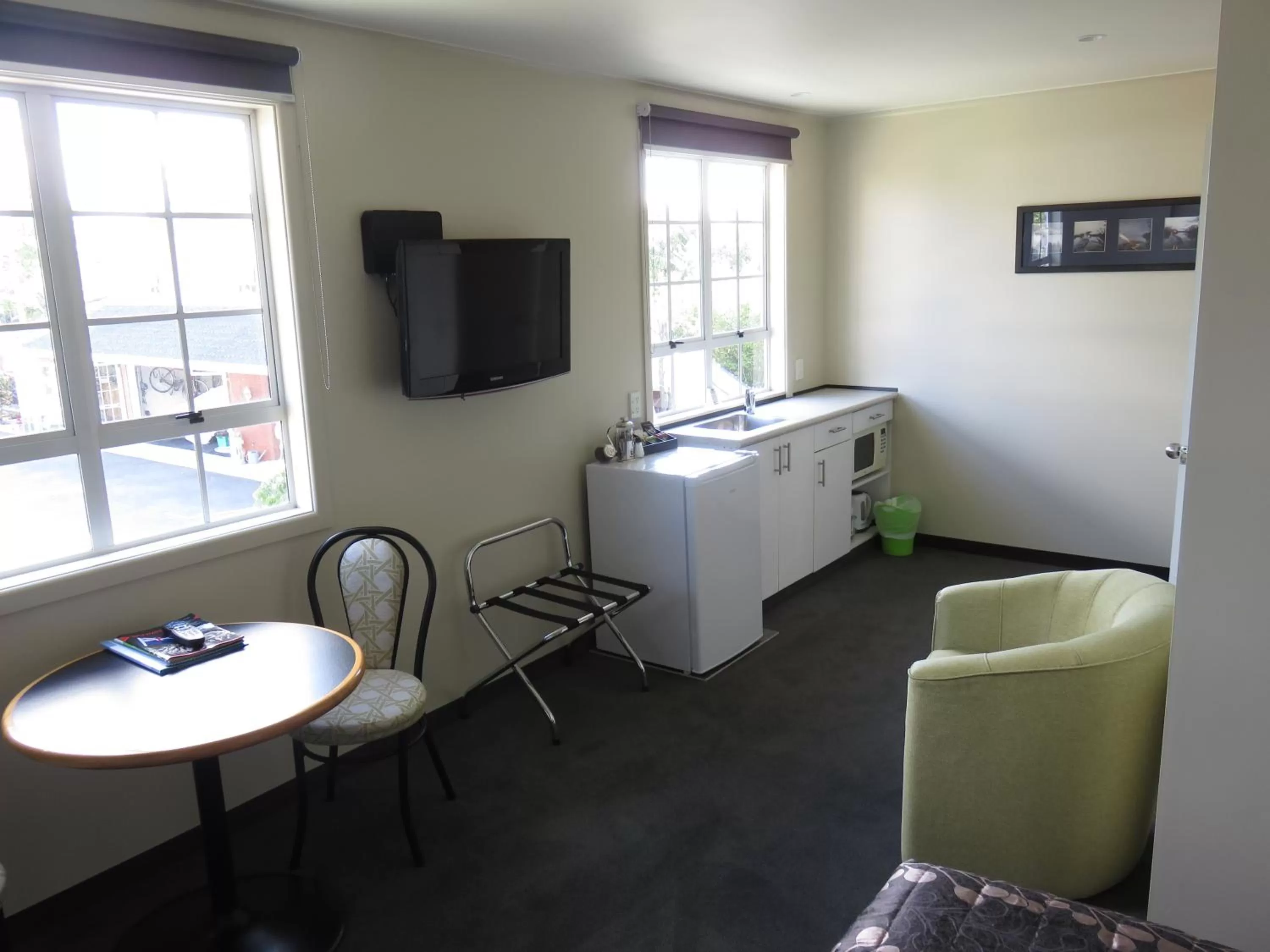 Kitchen or kitchenette in Admirals Motor Lodge