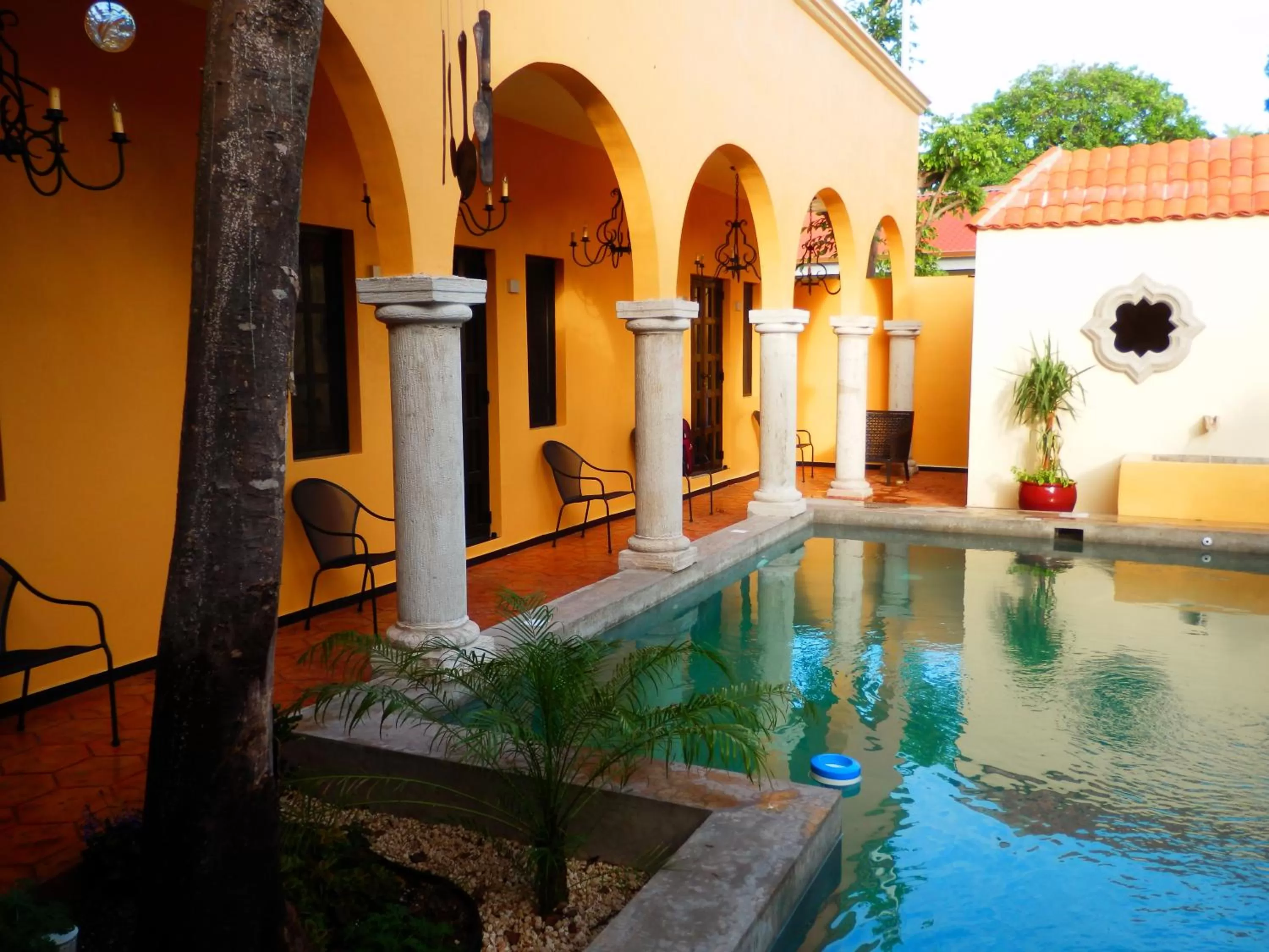 Ochenta Y Dos Bed & Breakfast & Spa