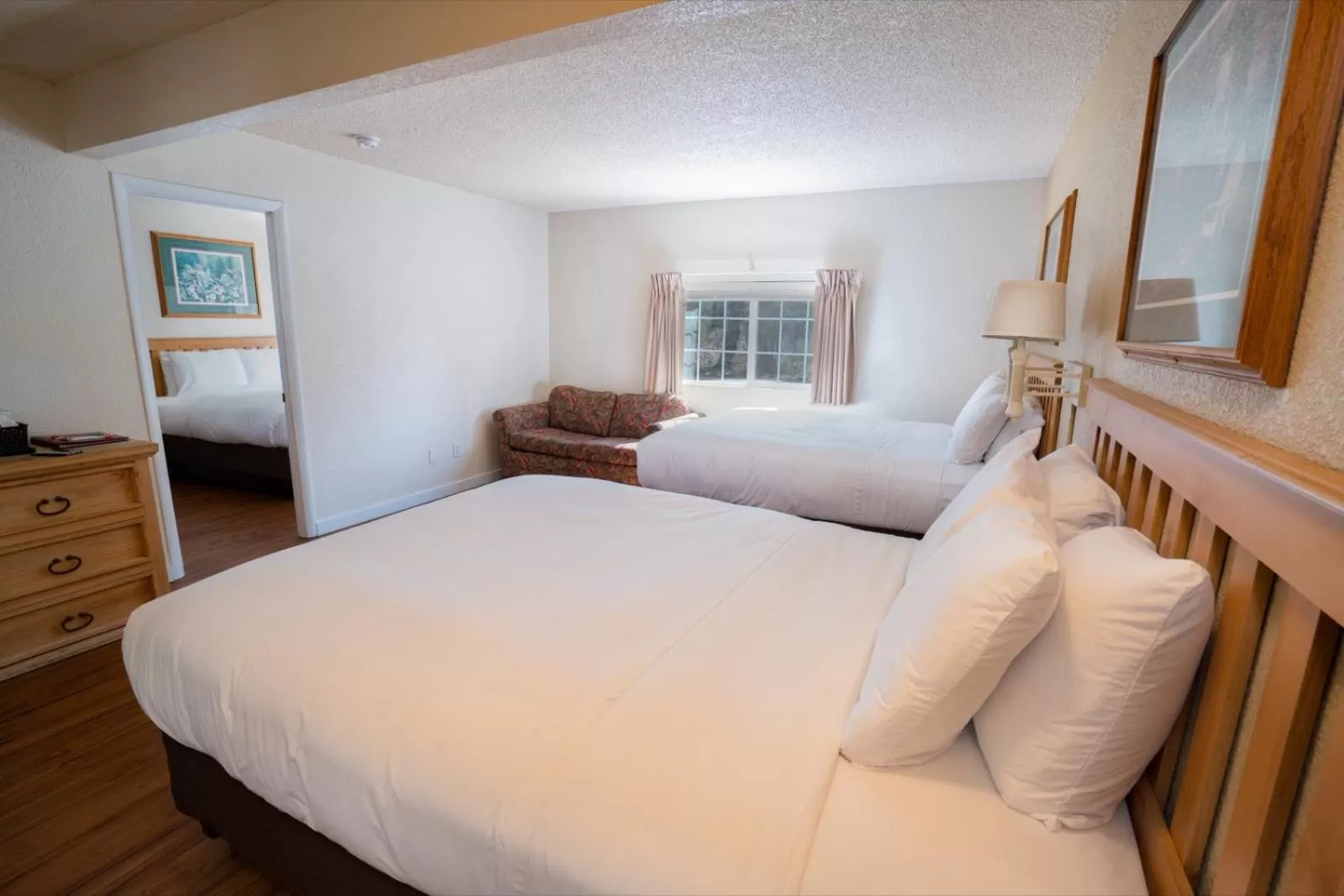 Deluxe Triple Room in Cold Creek Inn