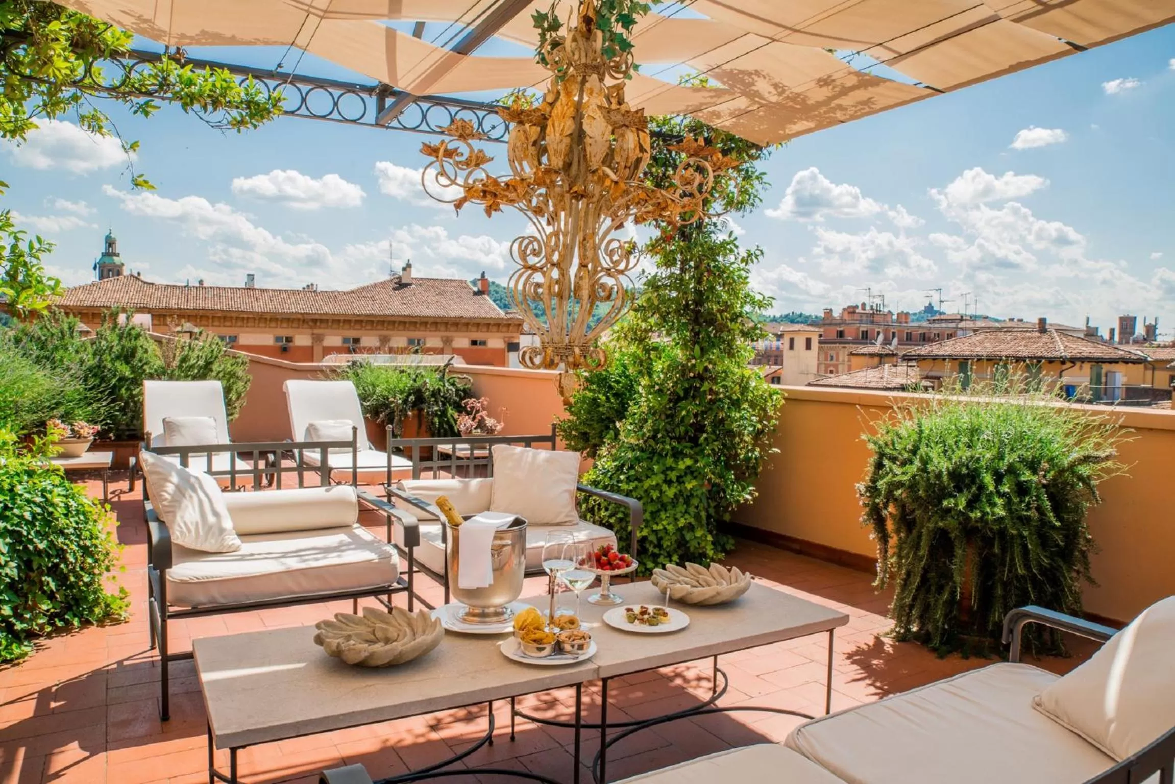 Patio in Grand Hotel Majestic gia' Baglioni