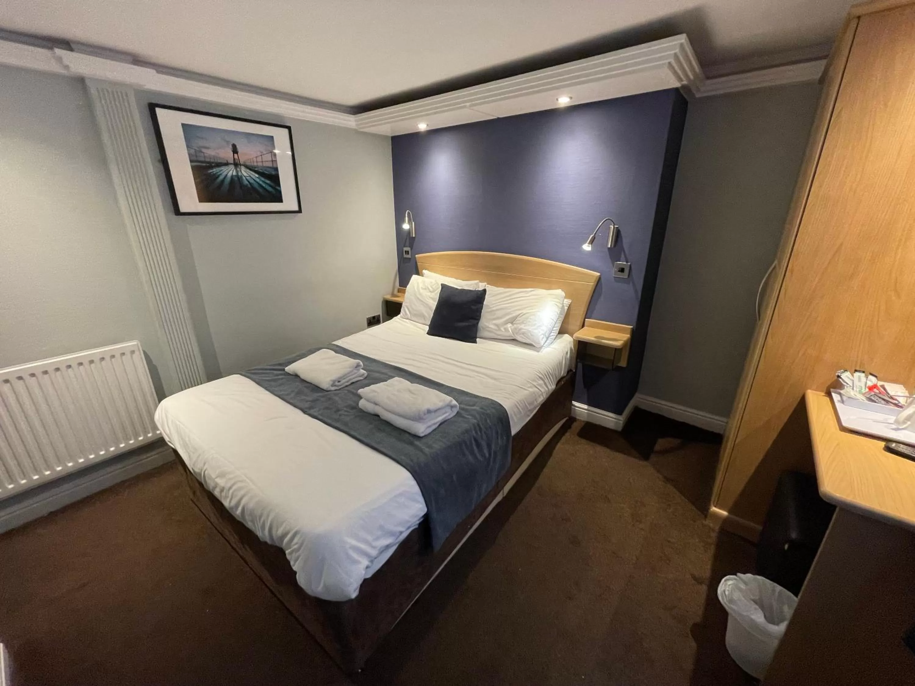 Bedroom, Bed in The George Hotel