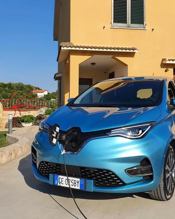 Property building in Villa Malvasio Pool and Jacuzzi Room Sassari