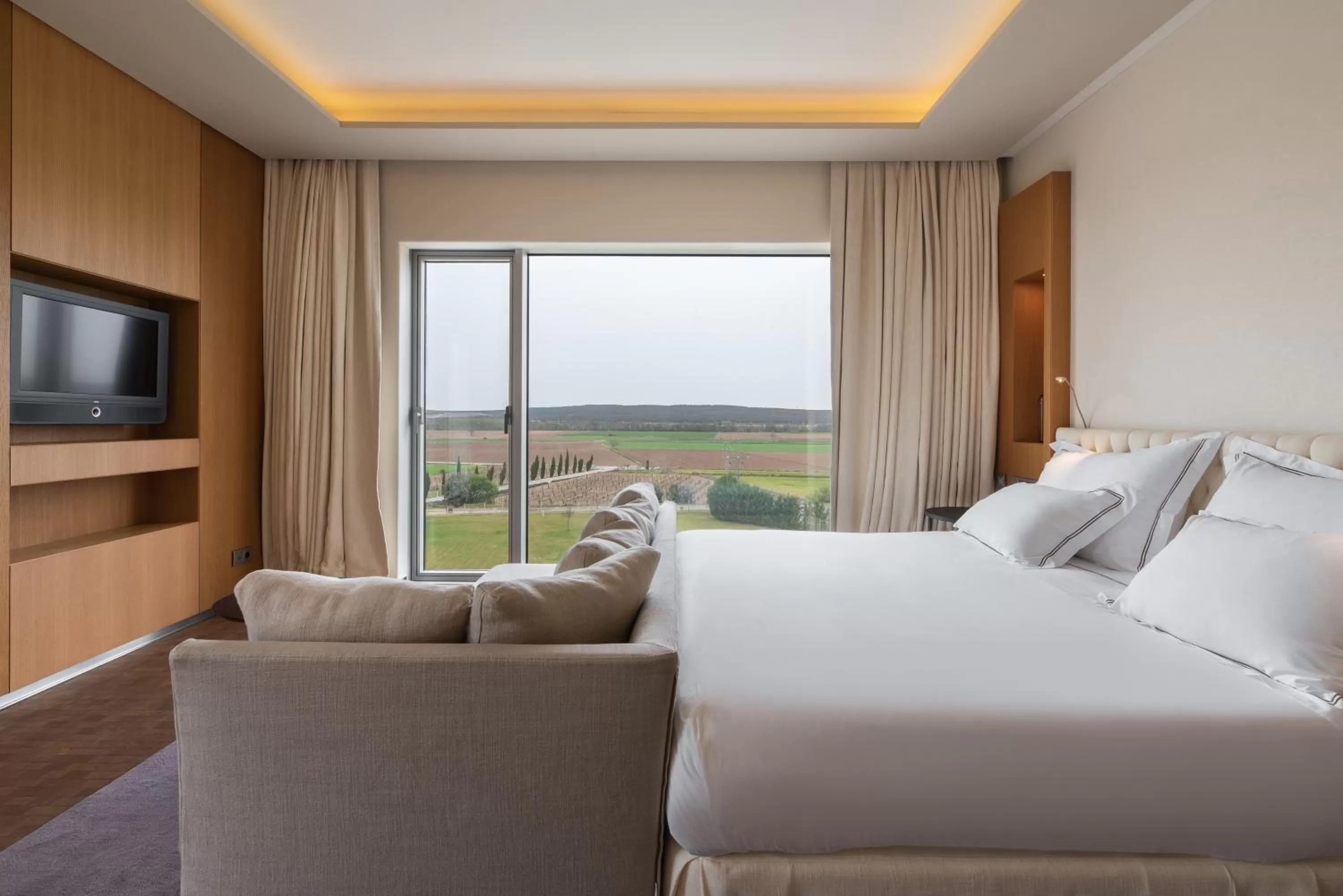 Photo of the whole room, Bed in Valbusenda Hotel Bodega & Spa