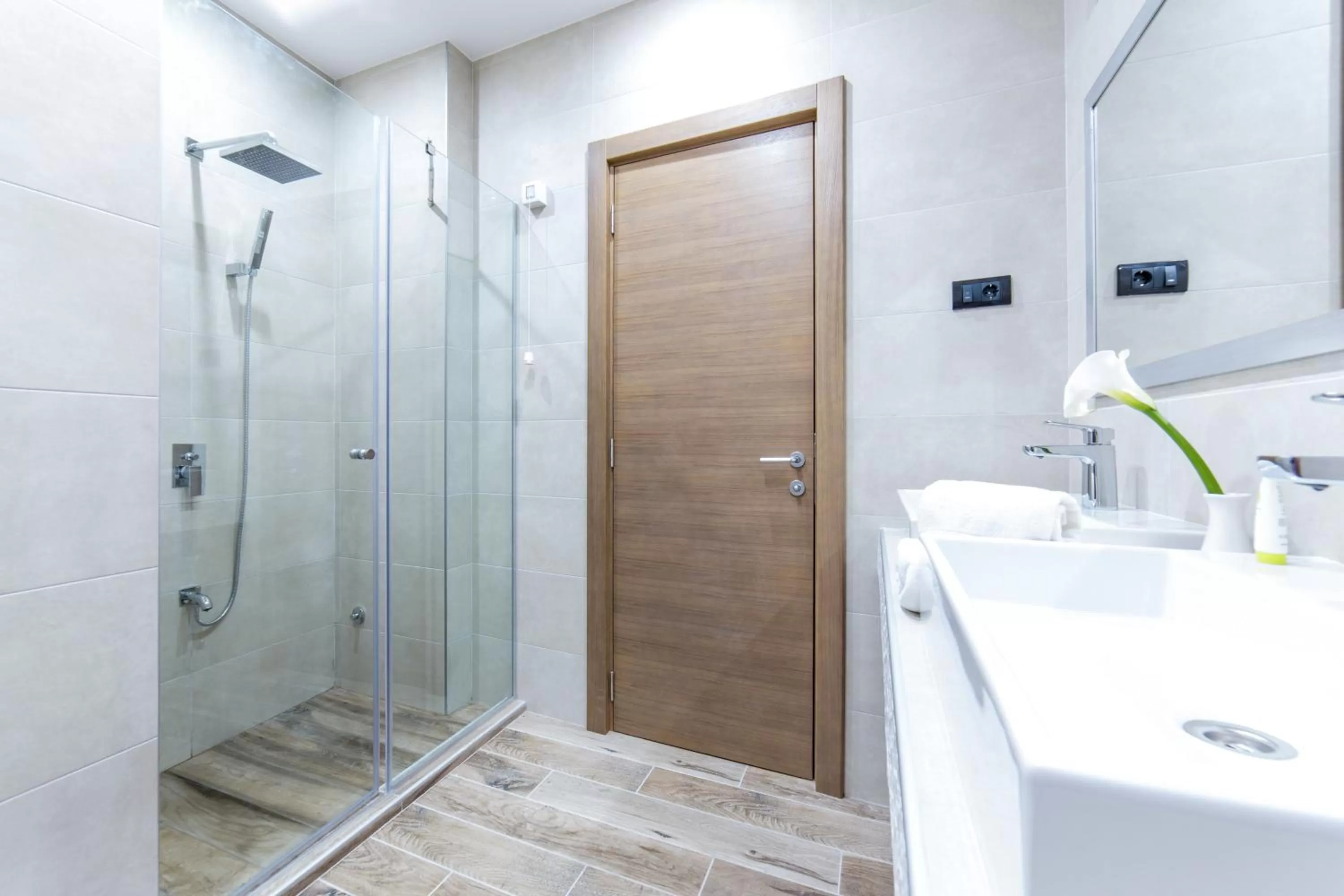 Shower in M House Belgrade Residence