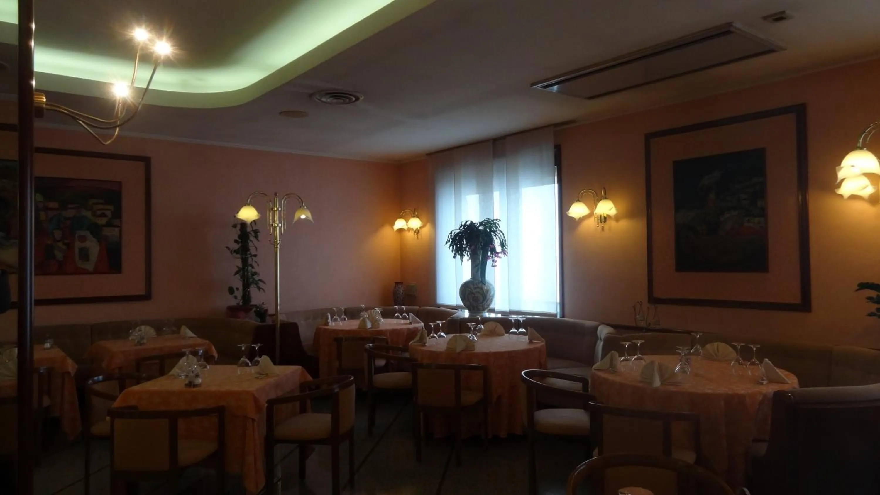 Restaurant/places to eat in Le Gronde
