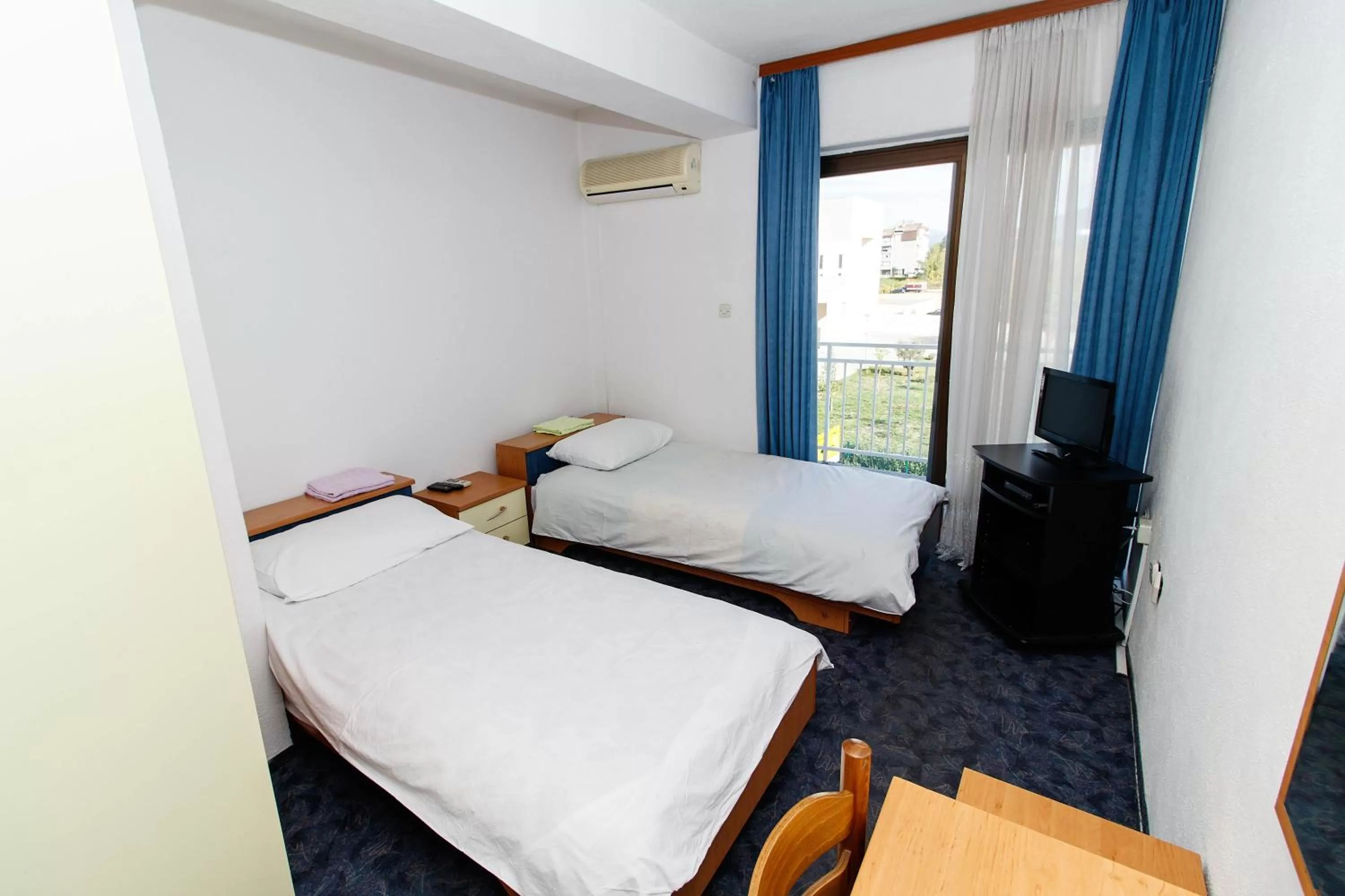 Twin Room in Motel "Tri lovca"