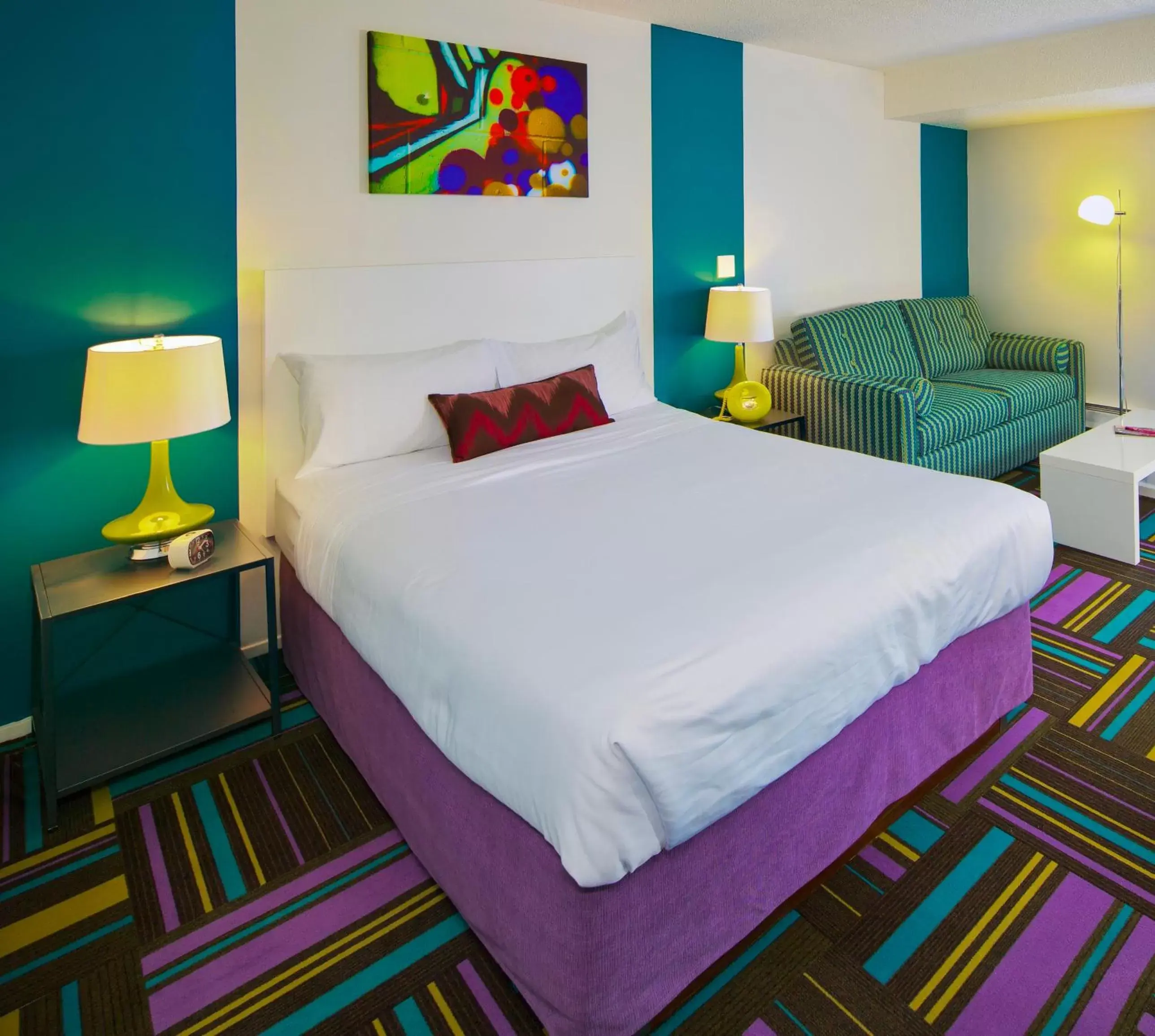 Queen & Bunks in Hotel Zed Kelowna Queen & Bunks in Hotel Zed Kelowna