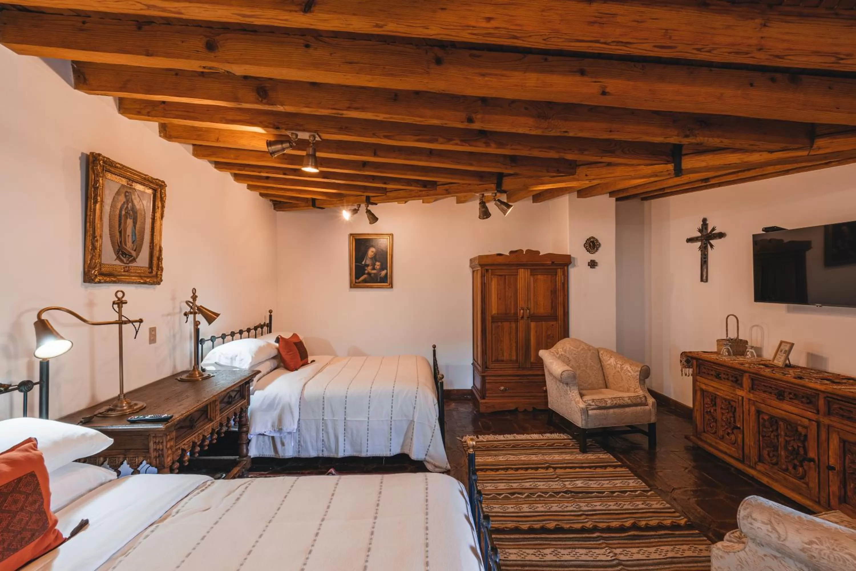 Photo of the whole room, Bed in El Edén Hotel Boutique